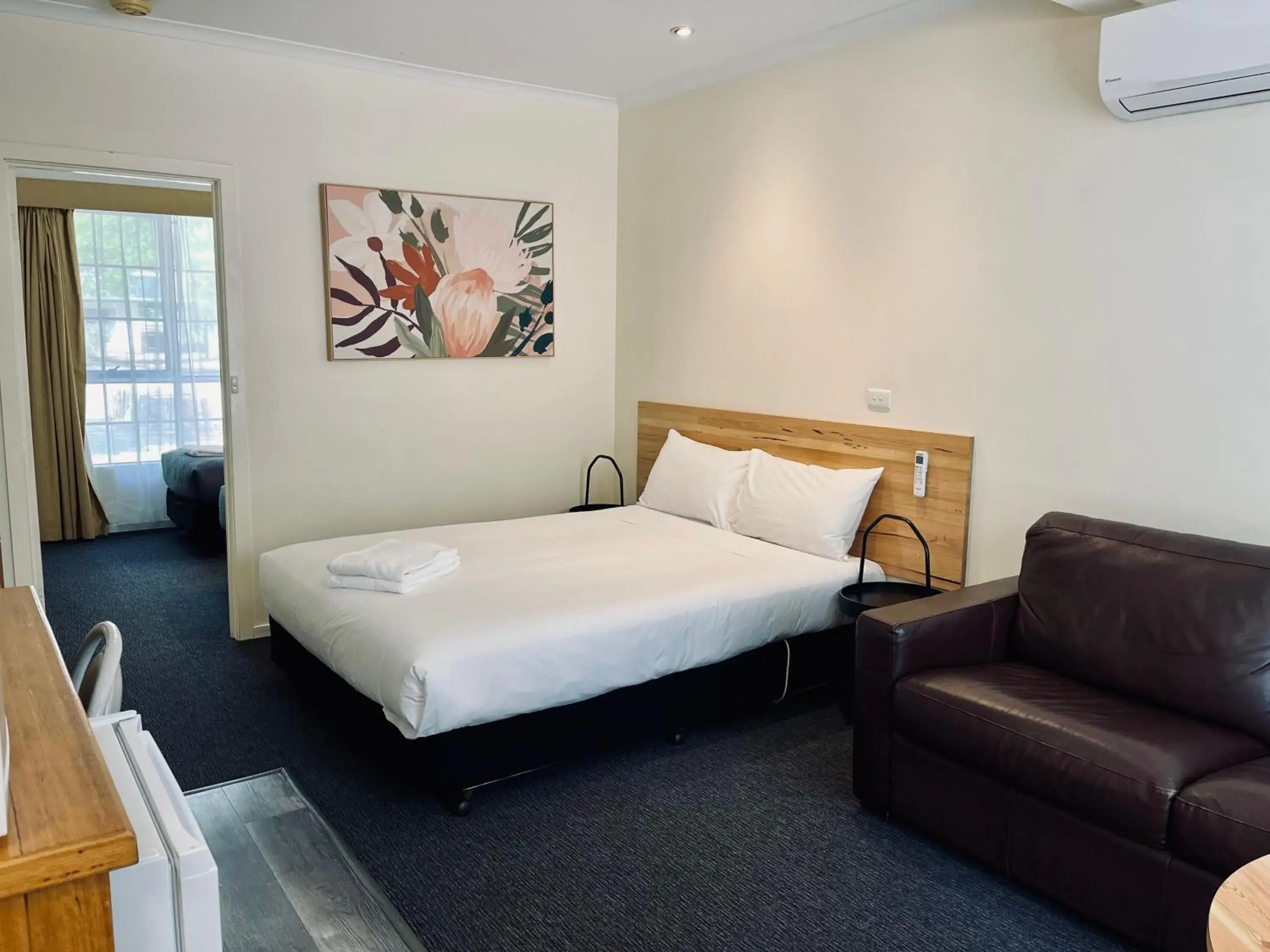 Family Room in Bright Avenue Motor Inn Family Room in Bright Avenue Motor Inn