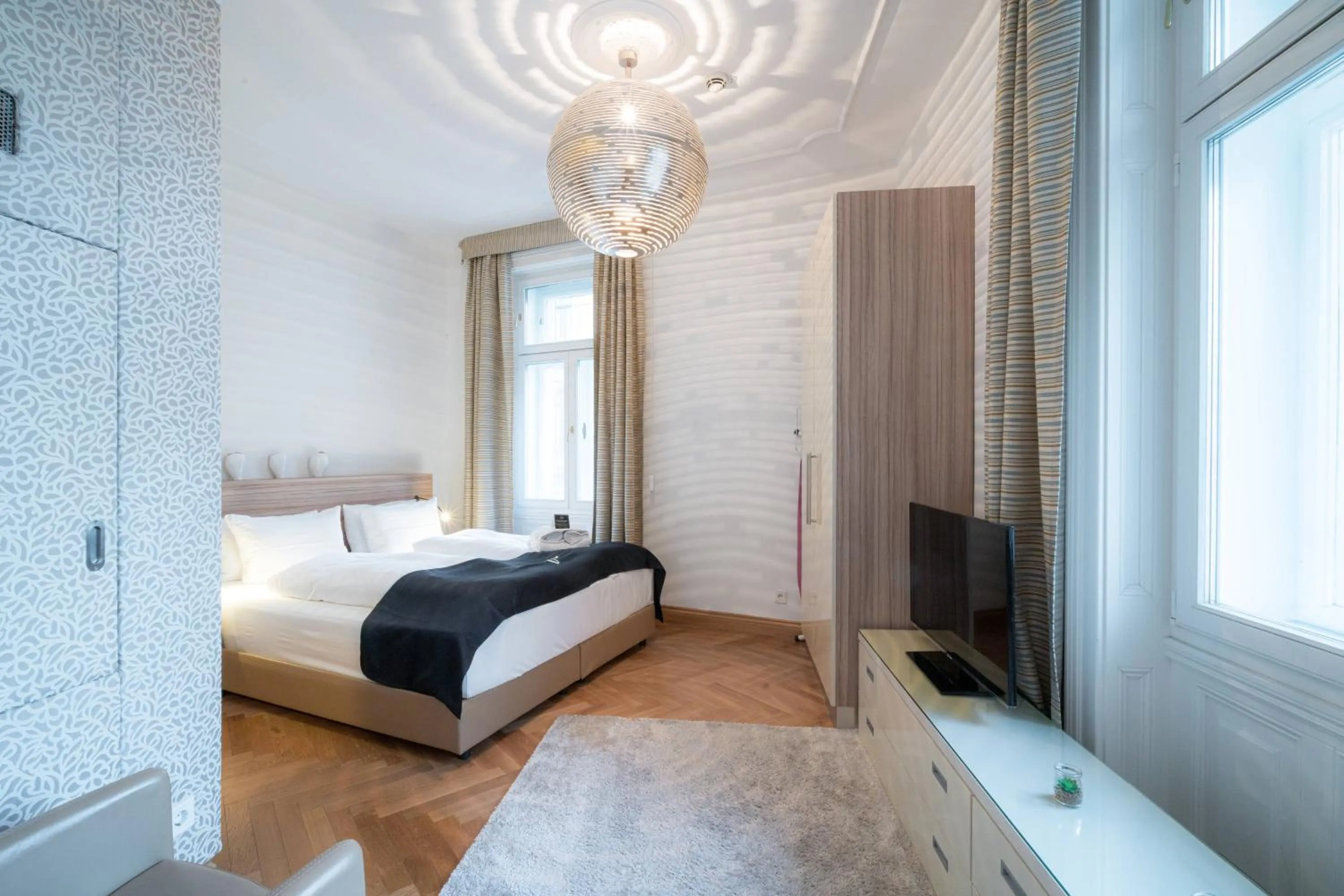 Bed in Vienna Residence, City Hall - Parliament