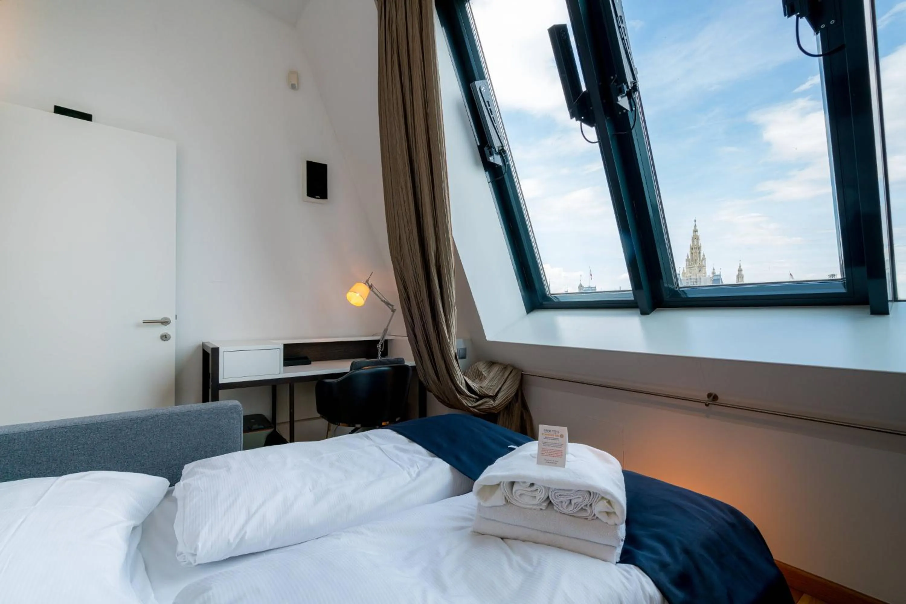 Bed in Vienna Residence, City Hall - Parliament