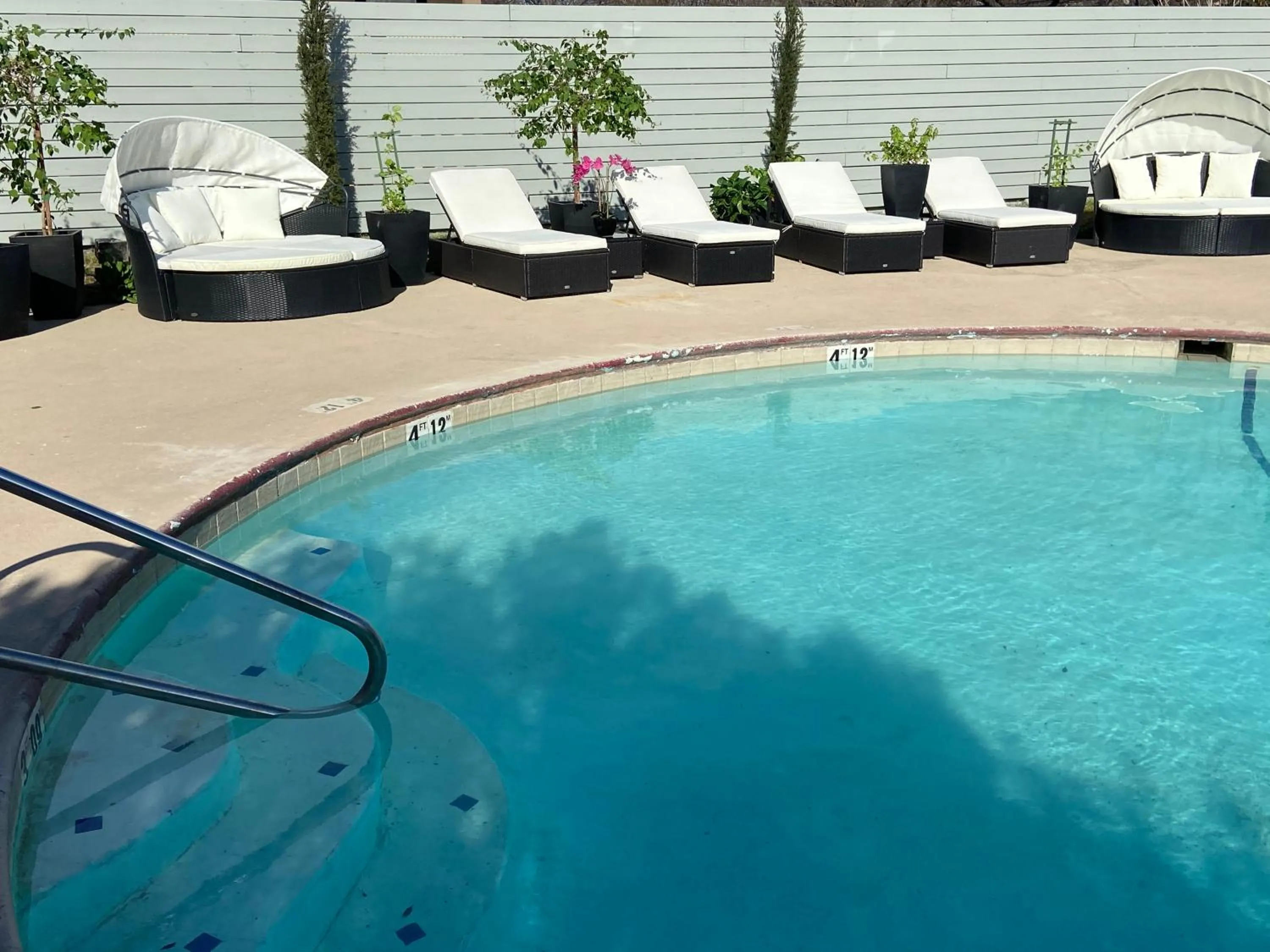 Swimming pool in Stratus Suites Boutique Hotel