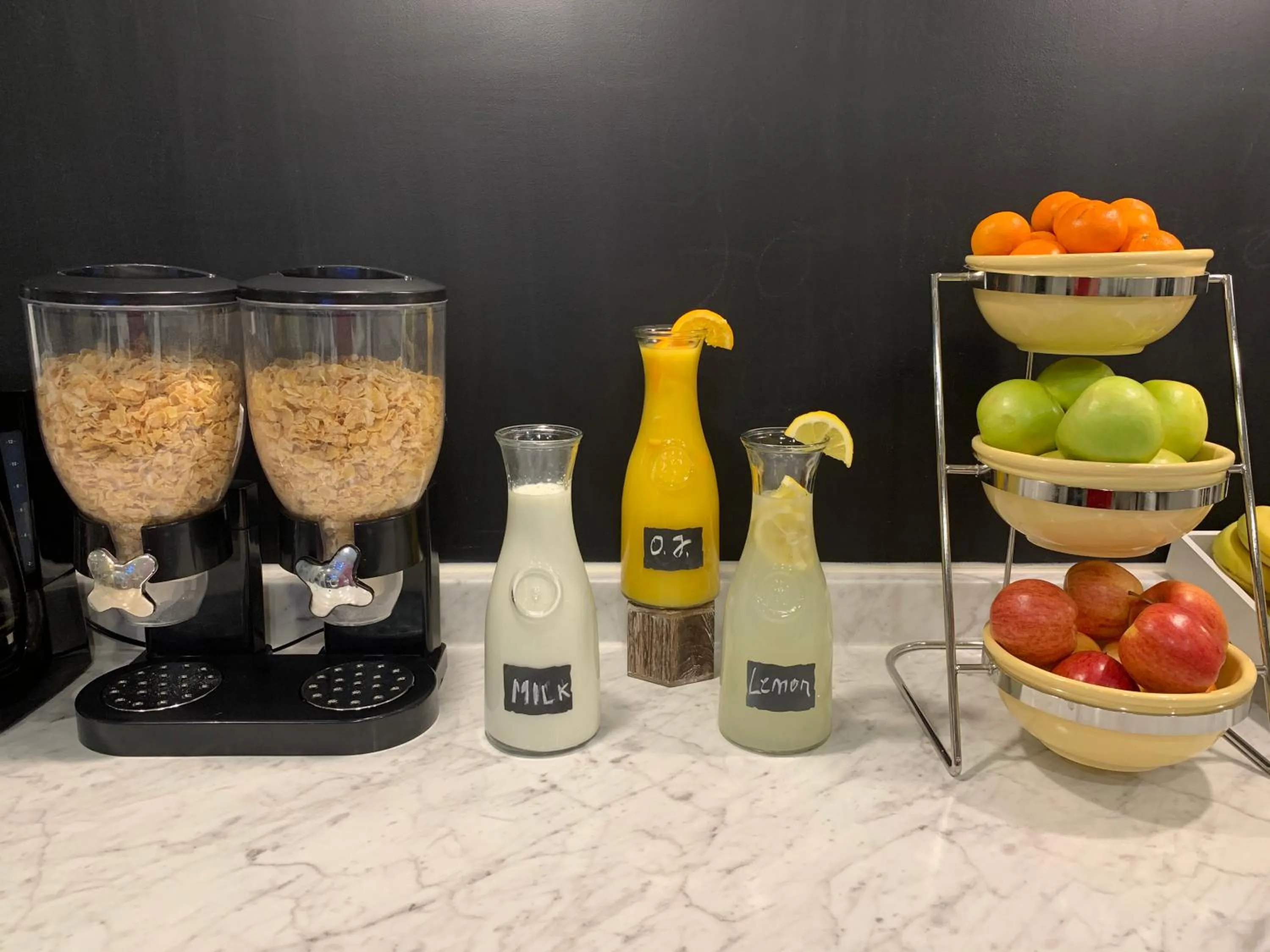 Food and drinks in Stratus Suites Boutique Hotel