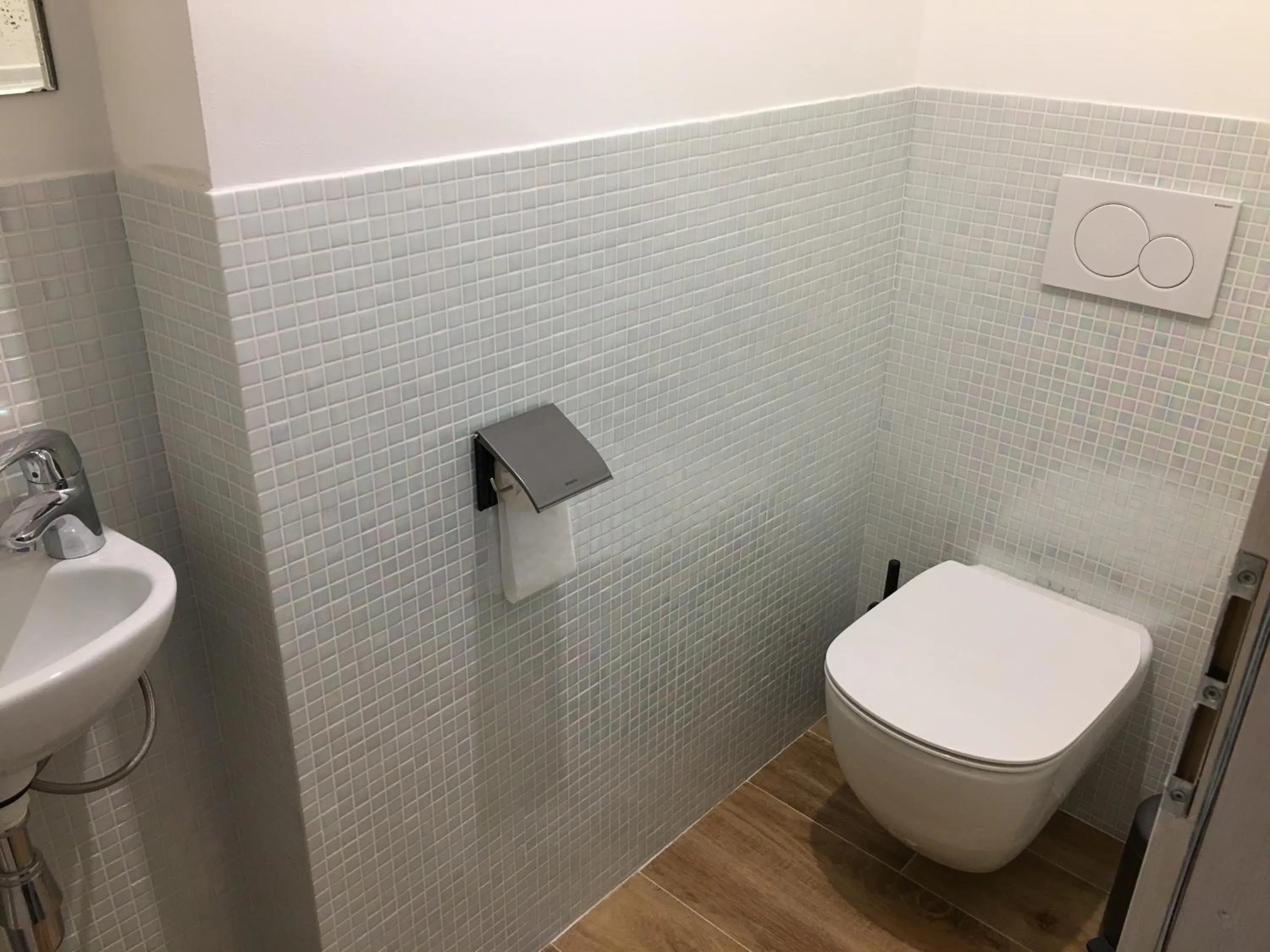 Toilet in Les Terres Rouges 06