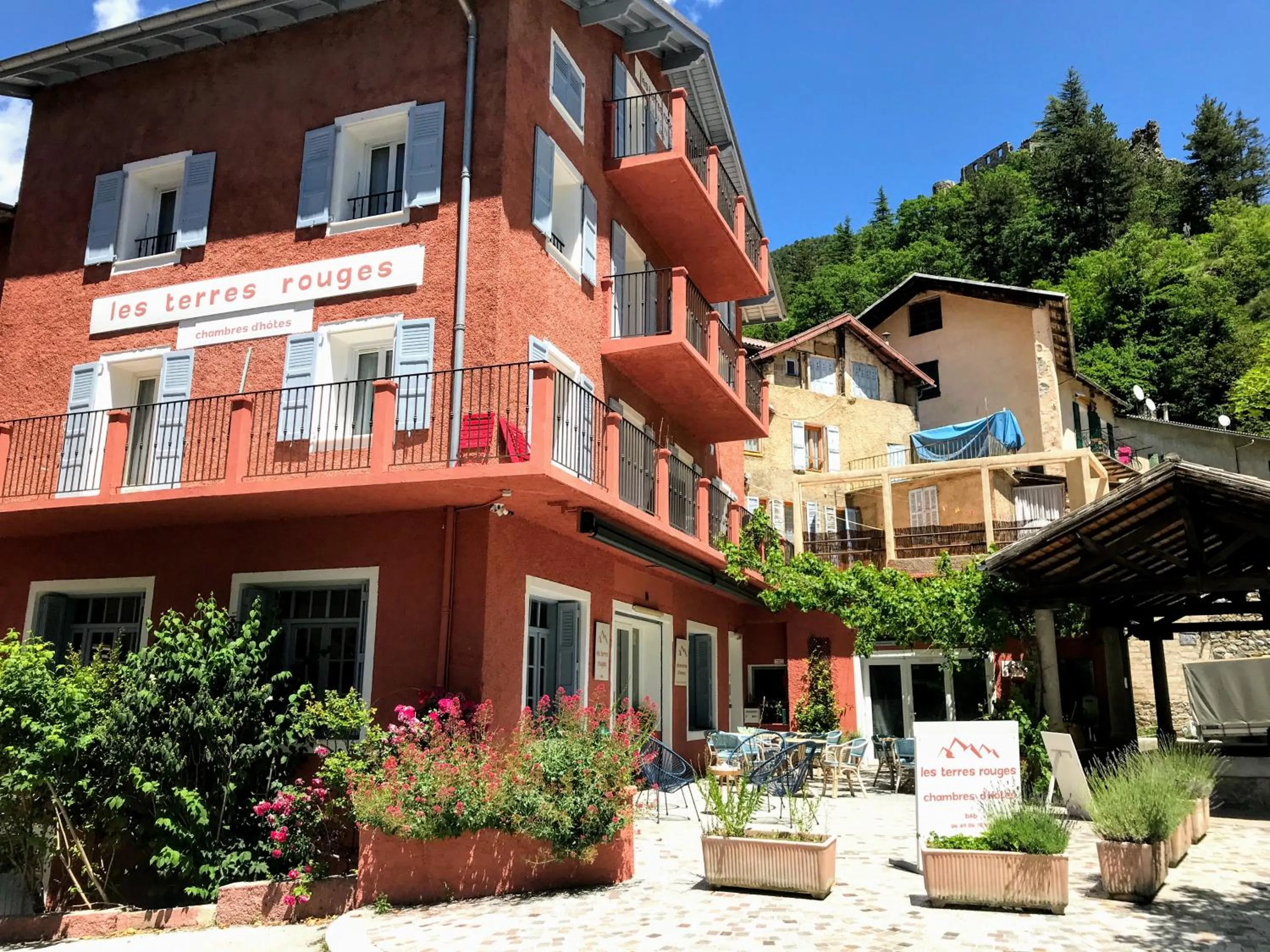 Property building in Les Terres Rouges 06