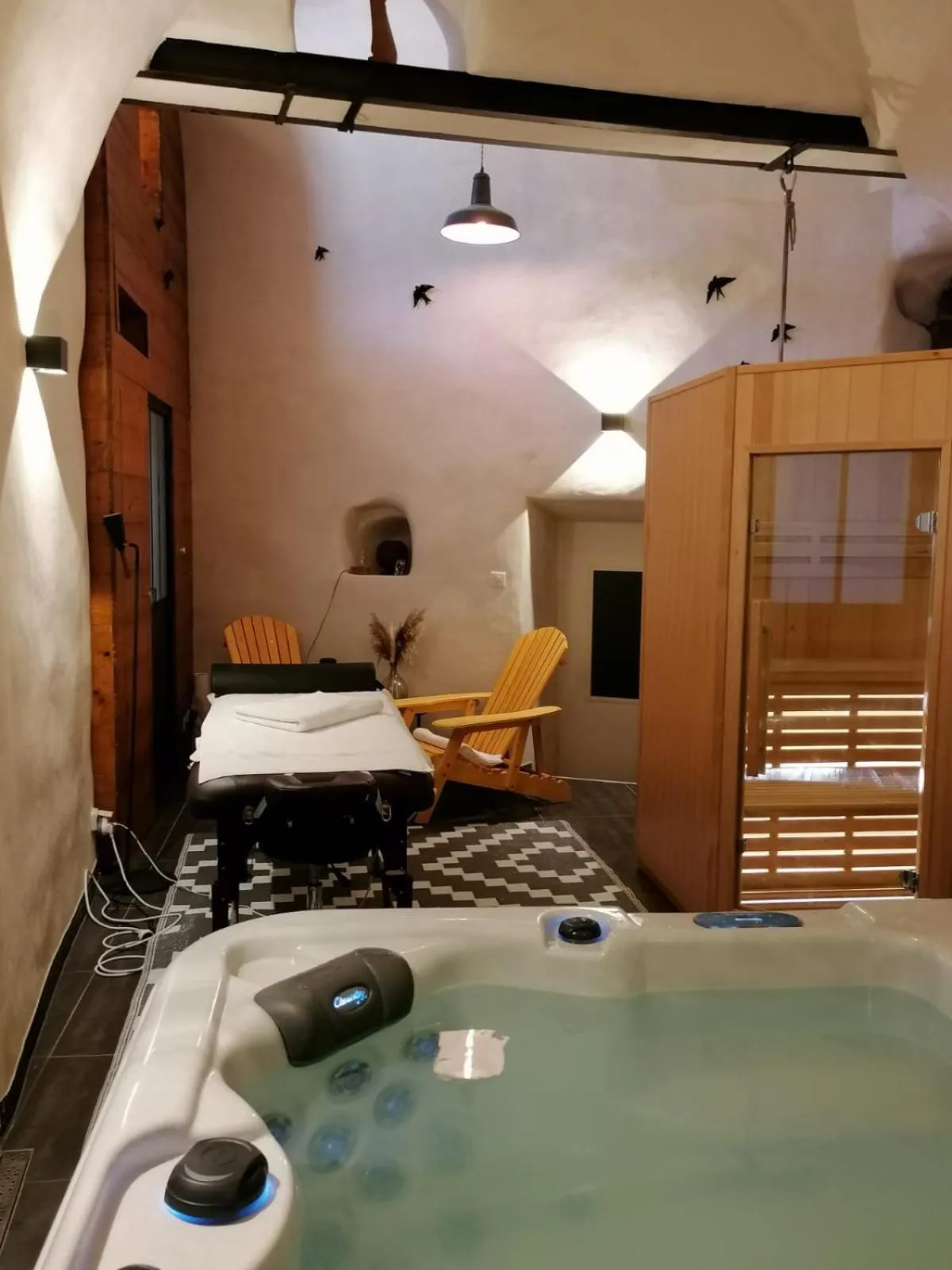 Massage in Les Terres Rouges 06