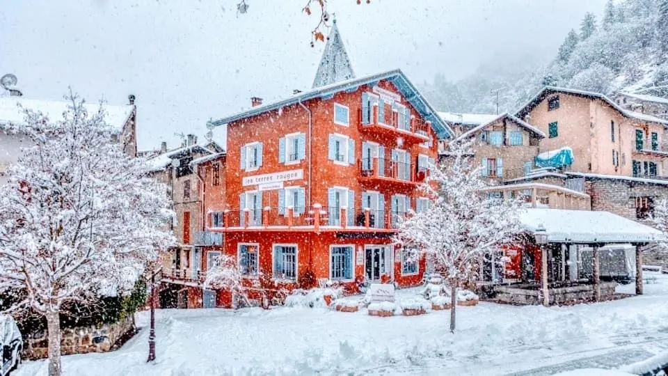 Property building in Les Terres Rouges 06