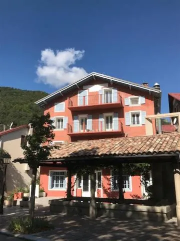 Property building in Les Terres Rouges 06