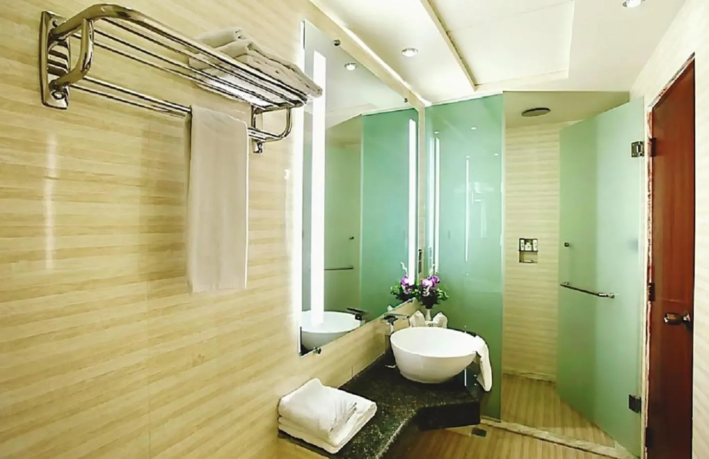 Shower in FARS Hotel & Resorts - BAR-Buffet-Pool-SPA