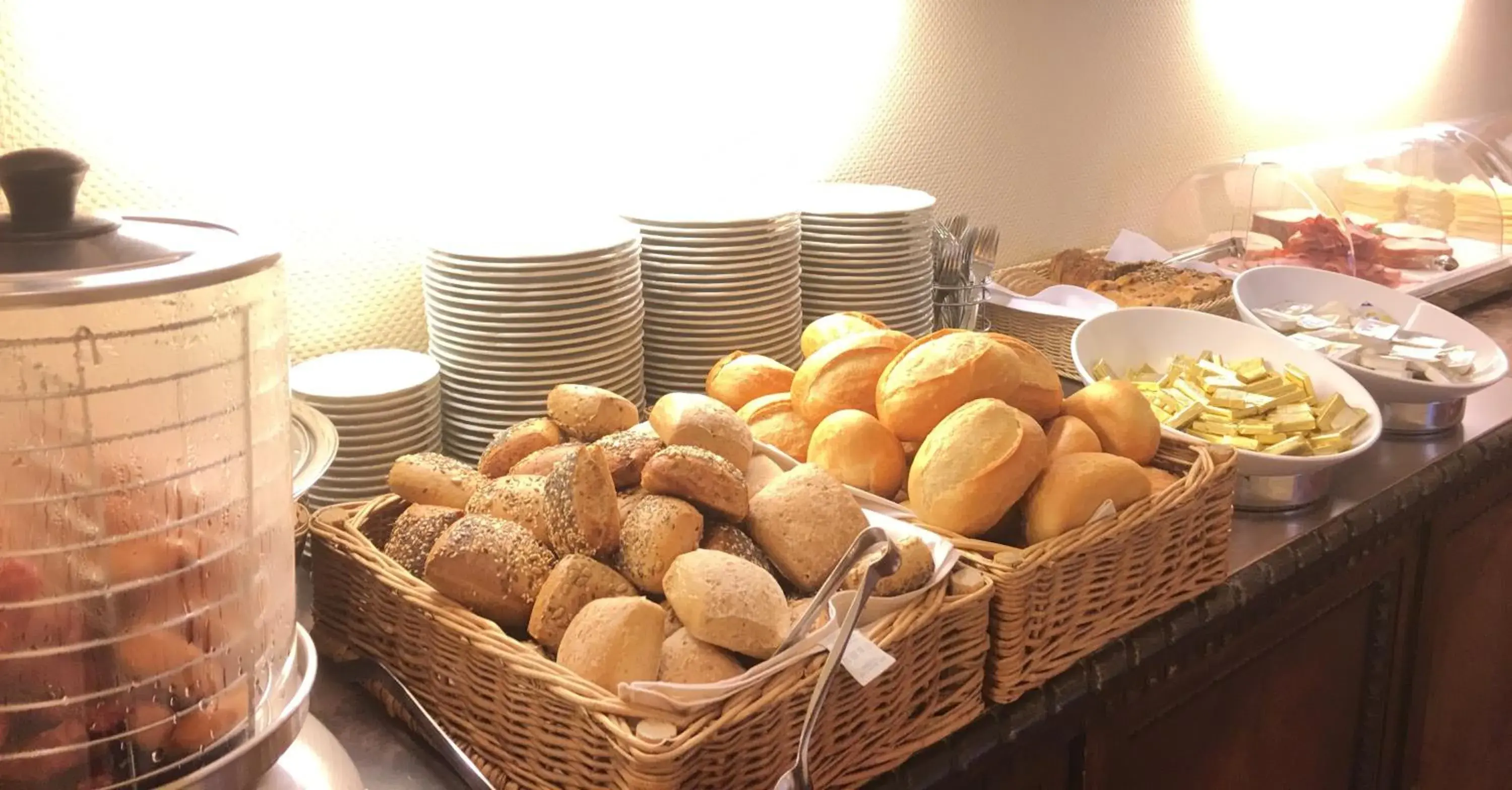 Breakfast in Kurfürst am Kurfürstendamm Breakfast in Kurfürst am Kurfürstendamm