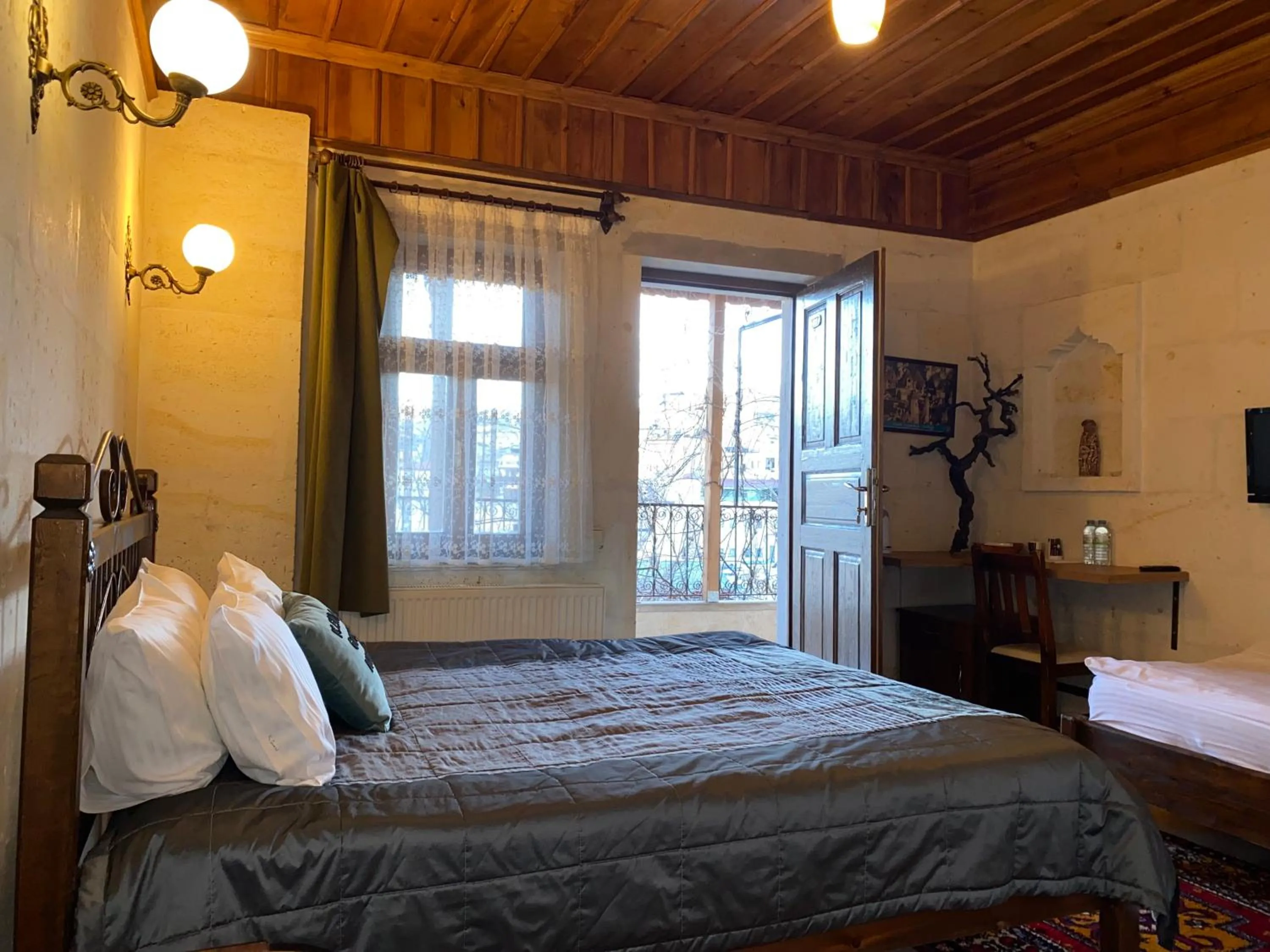 Photo of the whole room, Bed in Kemal's Guest House