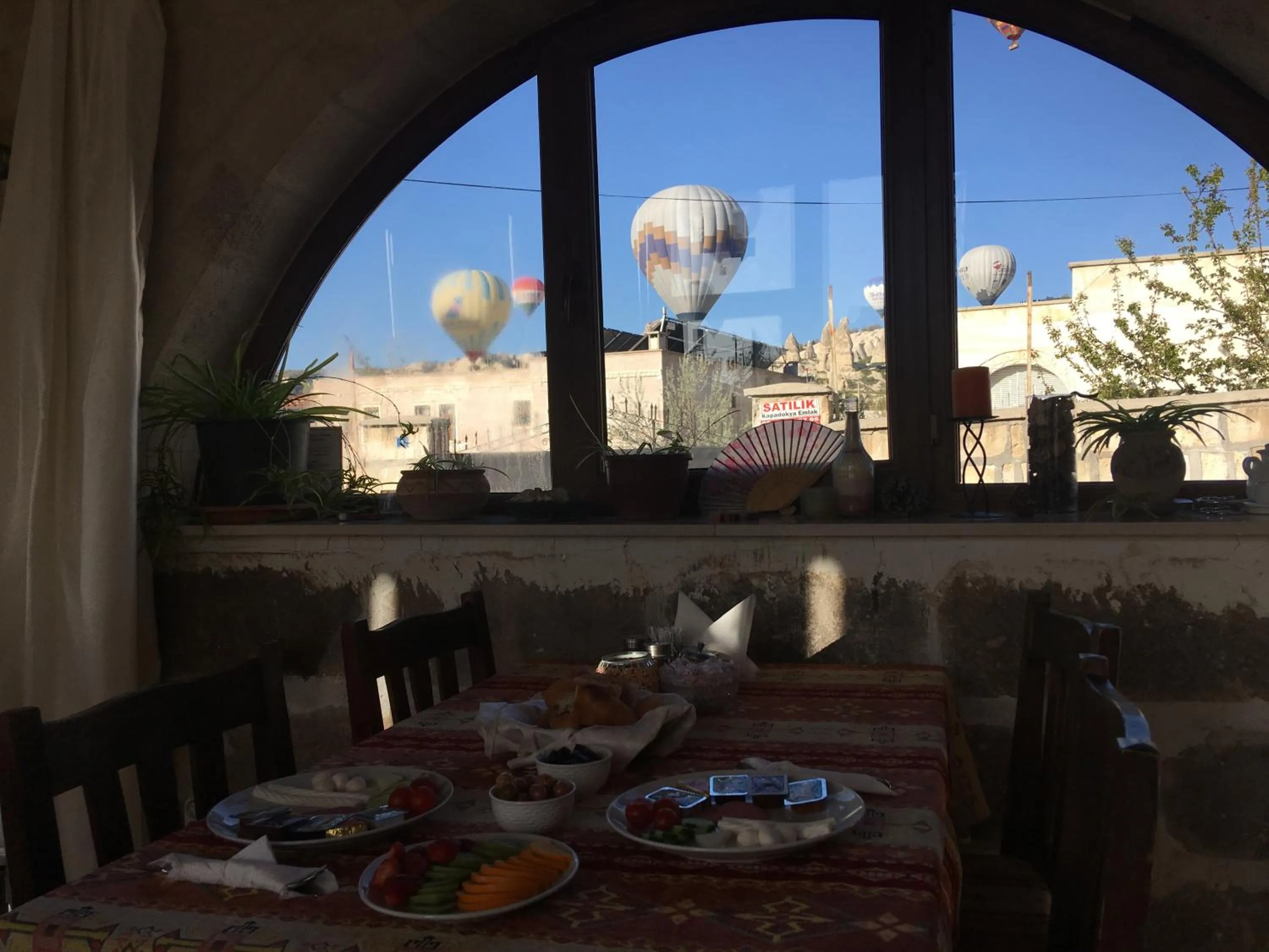Restaurant/places to eat in Kemal's Guest House