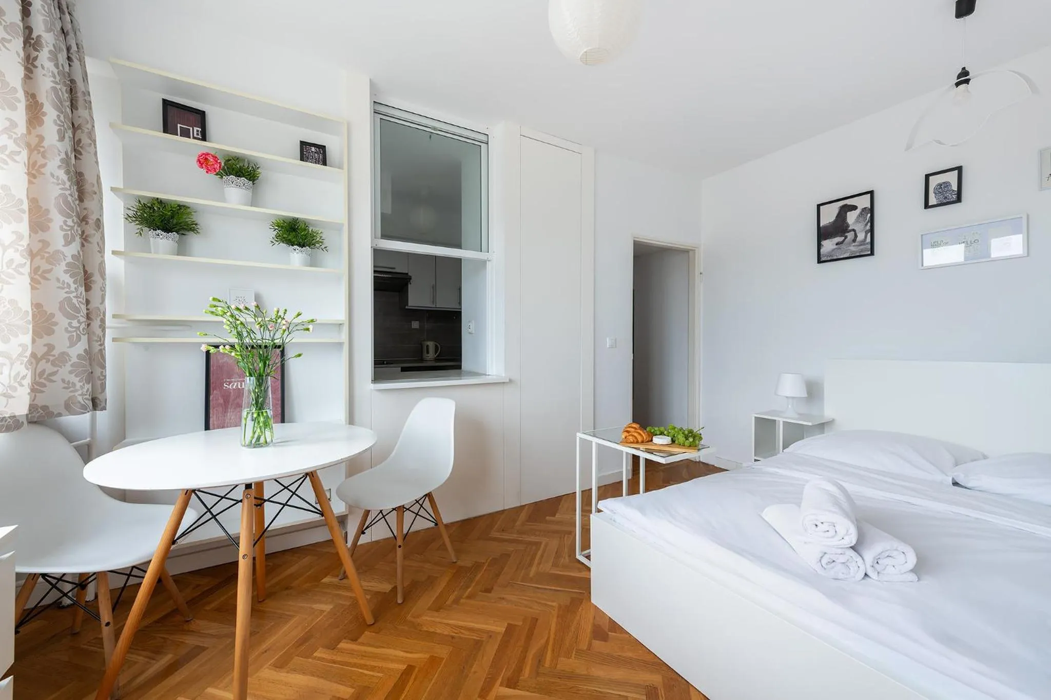 Bed in Tamka 40 Prywatne mieszkanie w pobliżu Starego Miasta i Stadionu Narodowego 100m od metra Nowy Świat Samodzielne Zameldowanie! Self Check-in System!