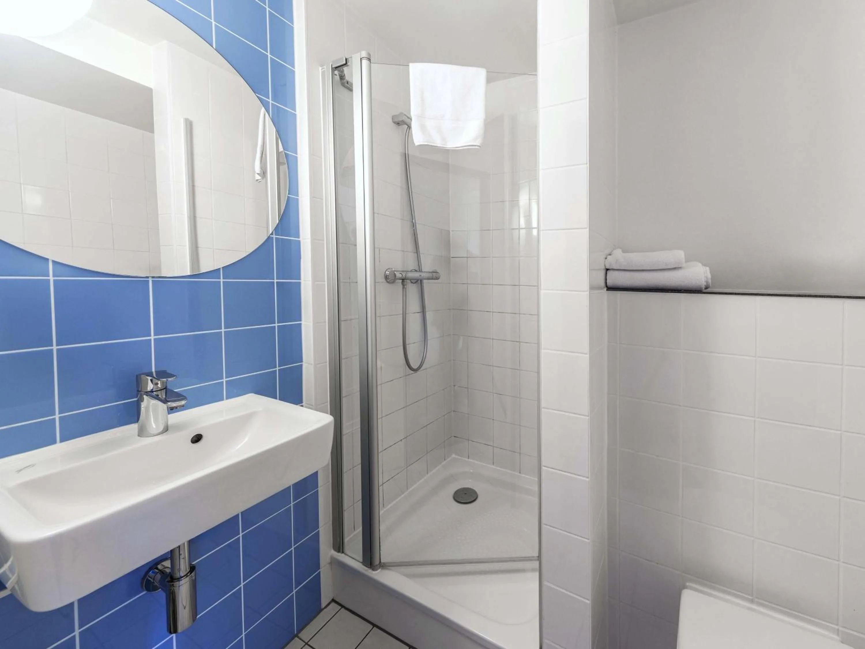 Shower in B&B Hotel Leipzig-Nord