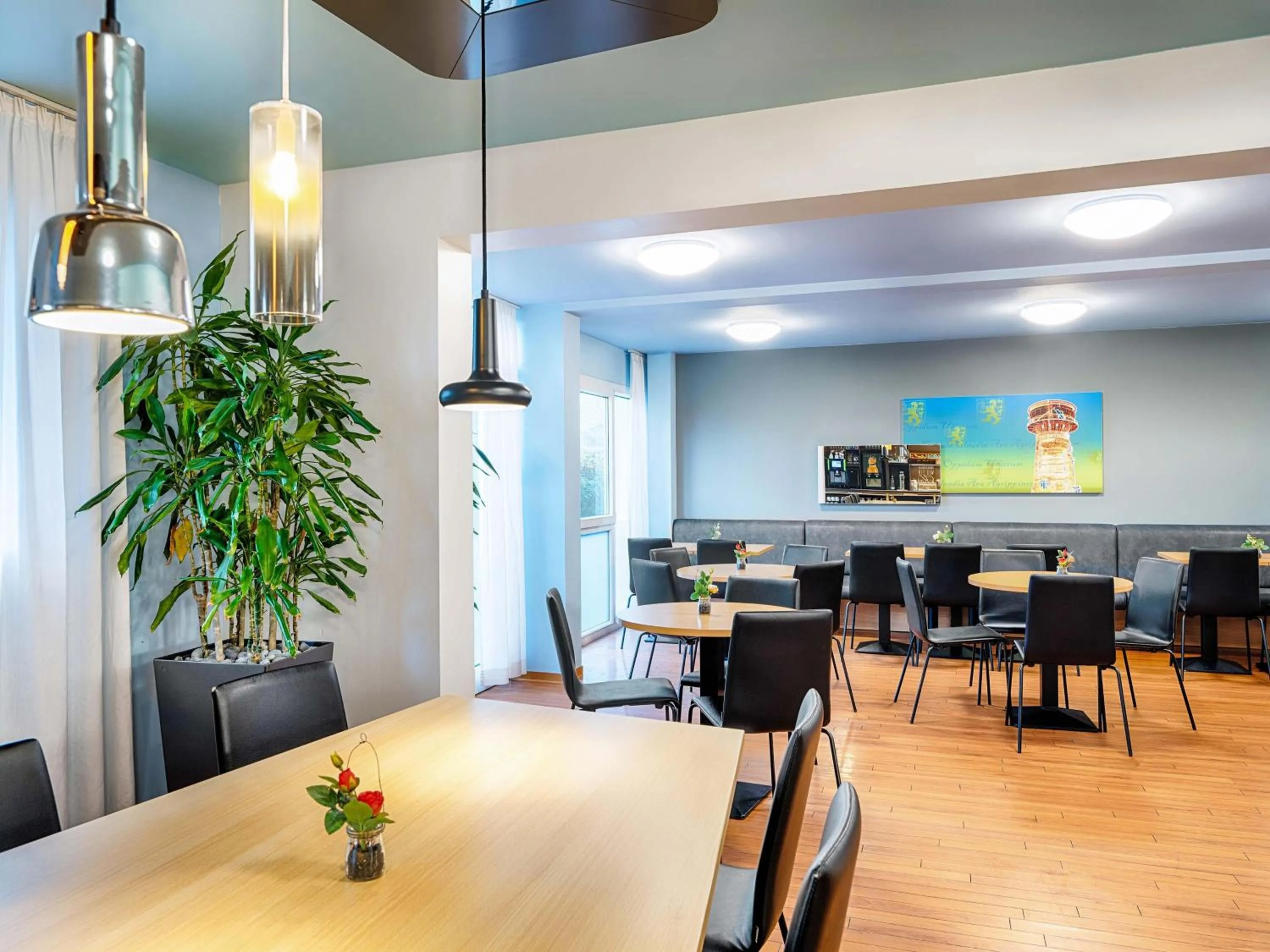 Lounge or bar in B&B HOTEL Köln-Frechen