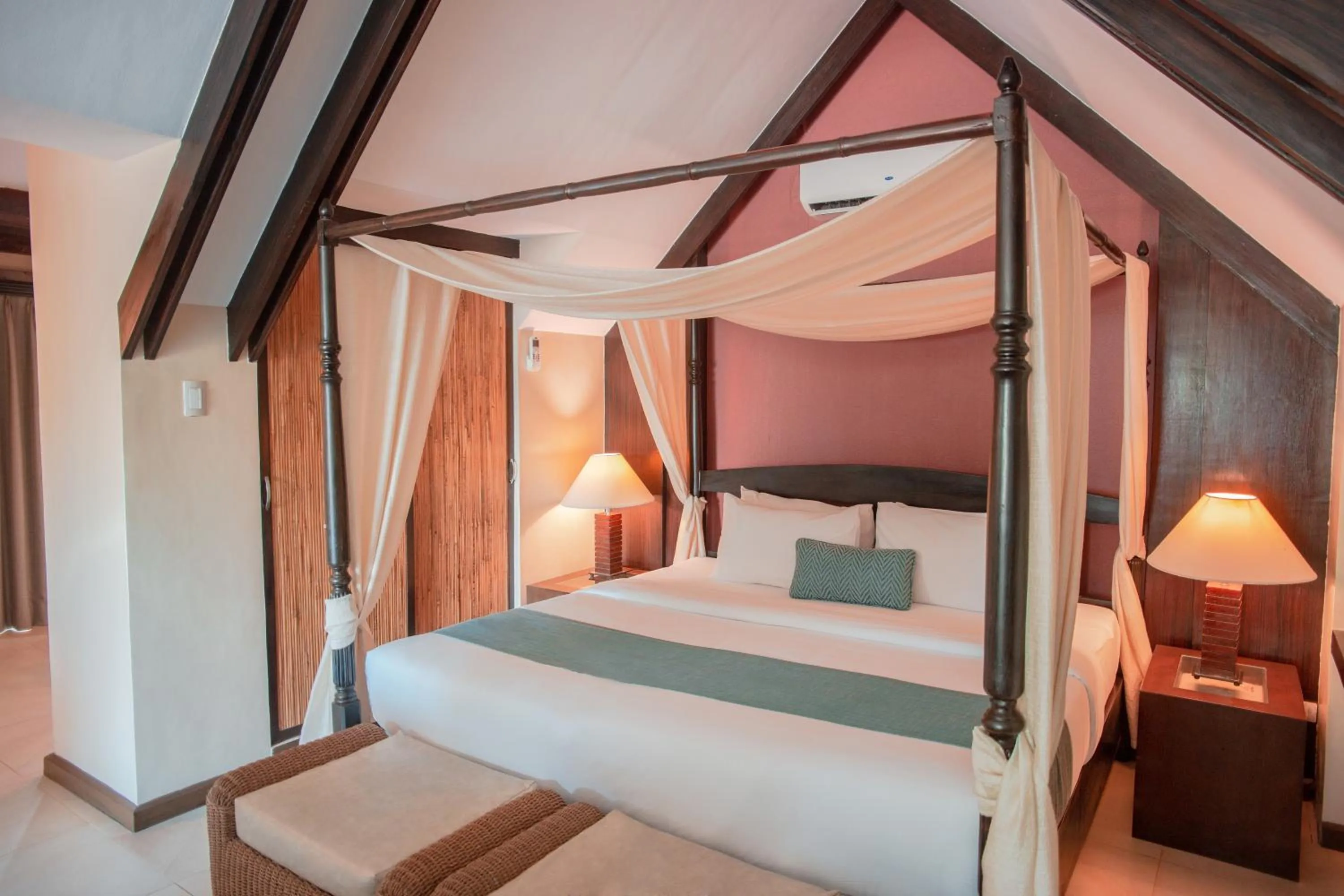 Bedroom, Bed in Boracay Mandarin Island Hotel