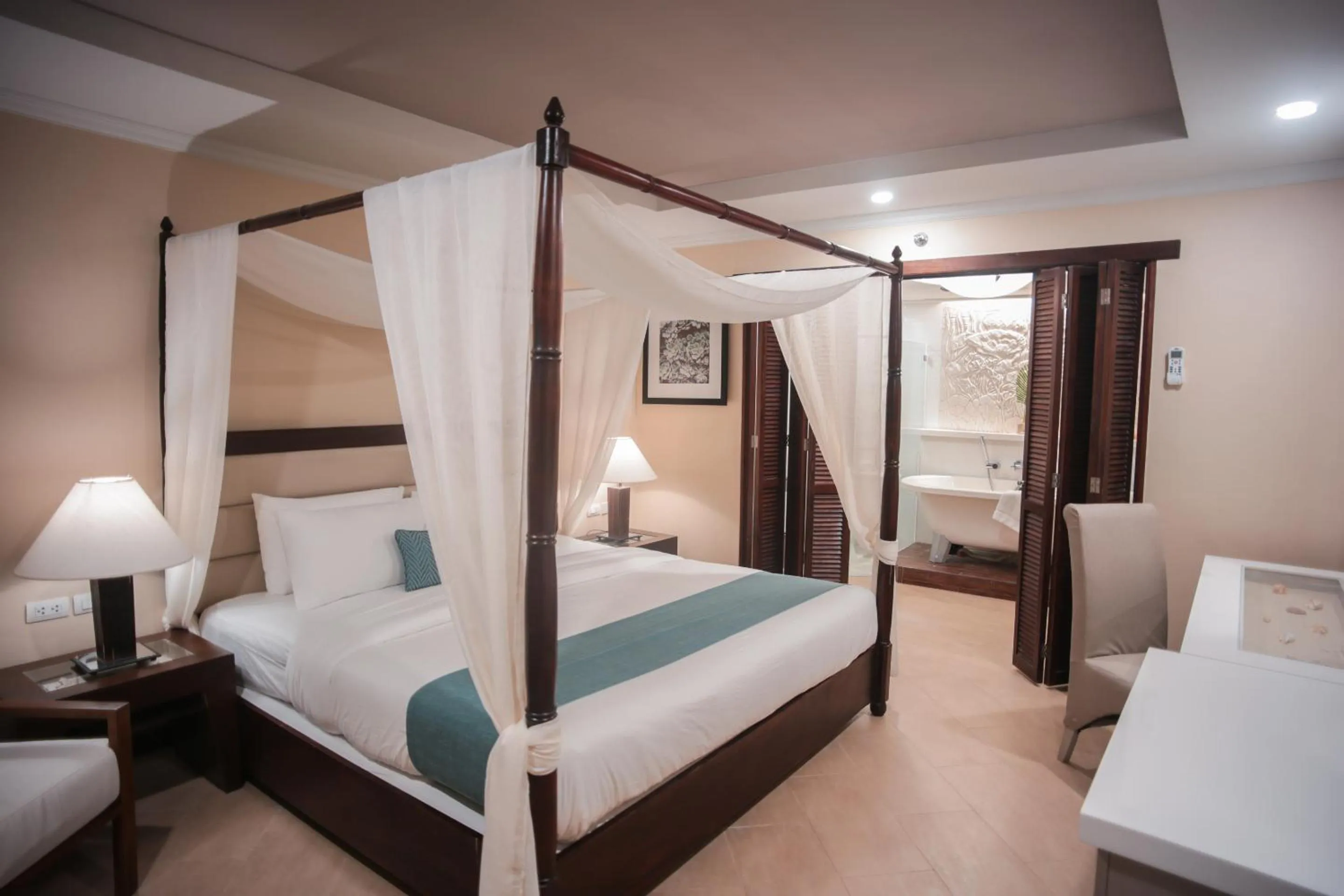 Bed in Boracay Mandarin Island Hotel