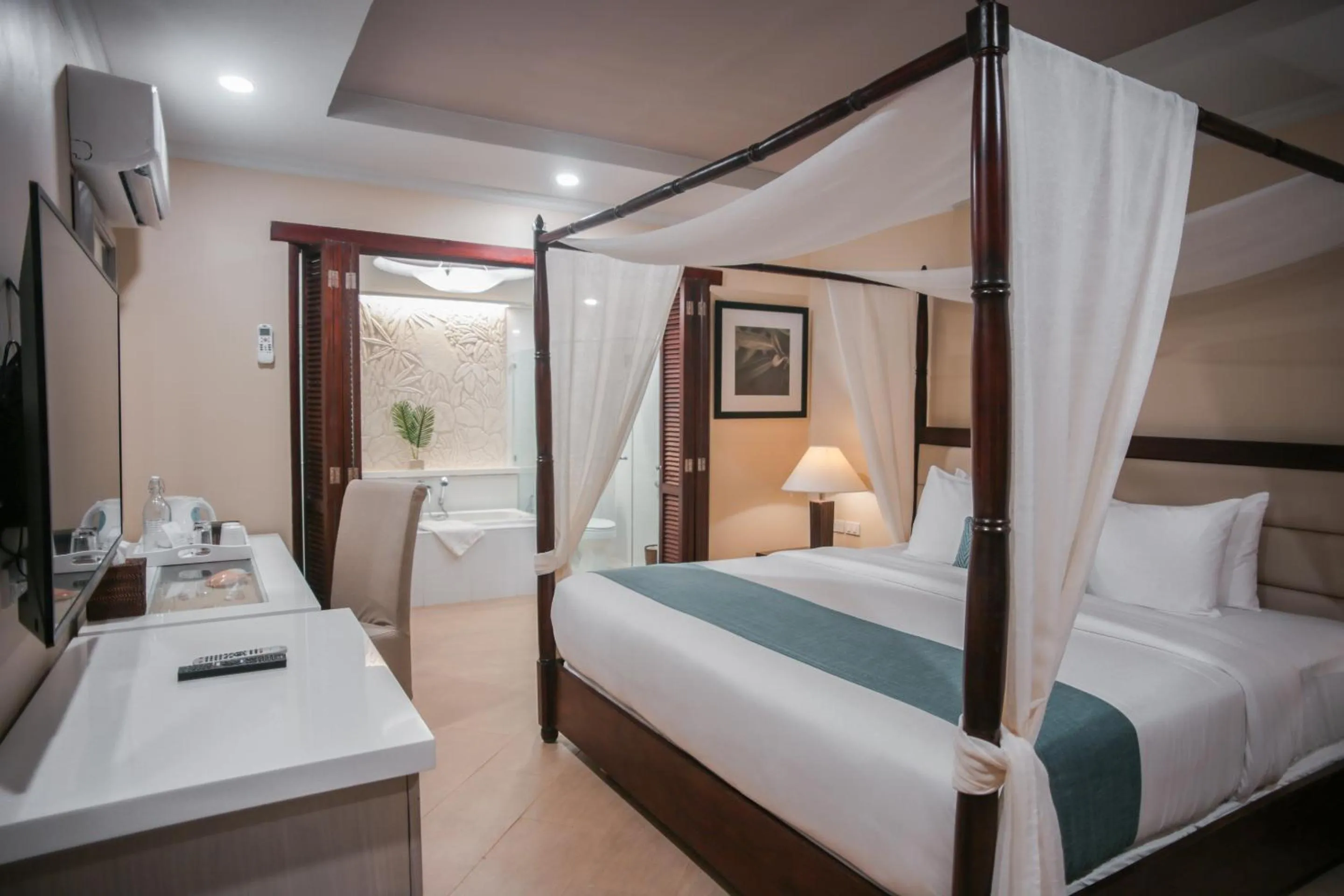 Bed in Boracay Mandarin Island Hotel