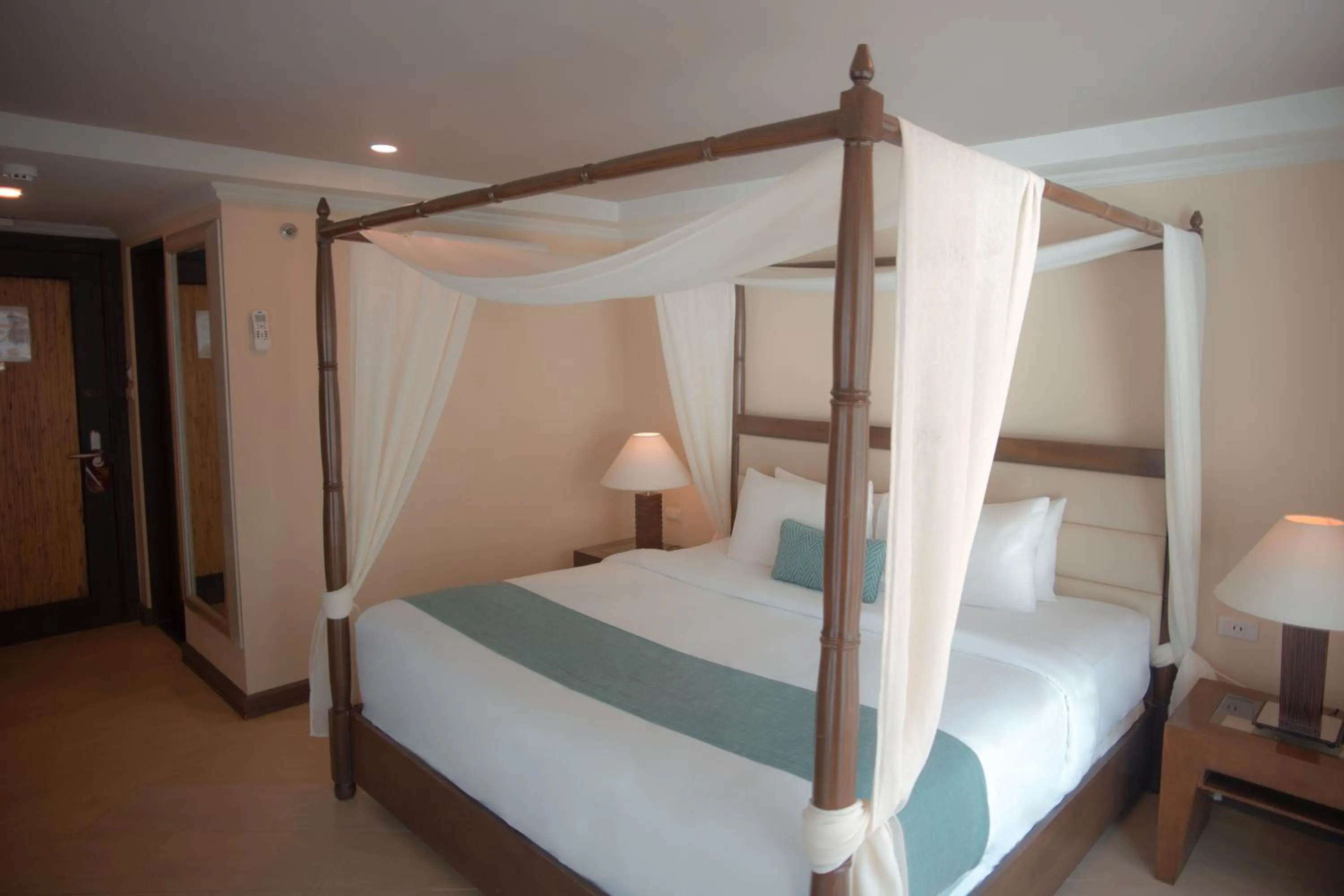 Bed in Boracay Mandarin Island Hotel