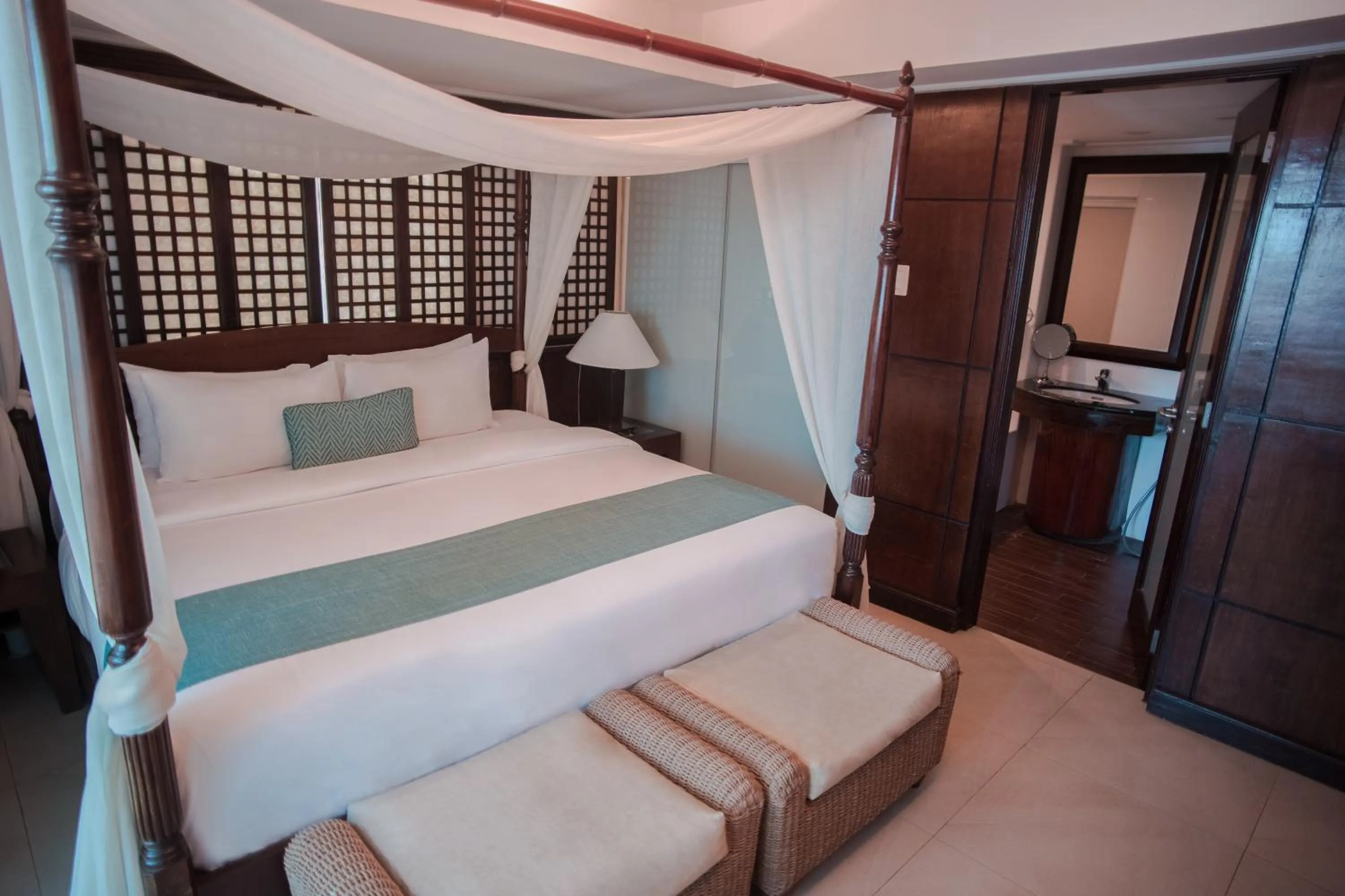 Bedroom, Bed in Boracay Mandarin Island Hotel