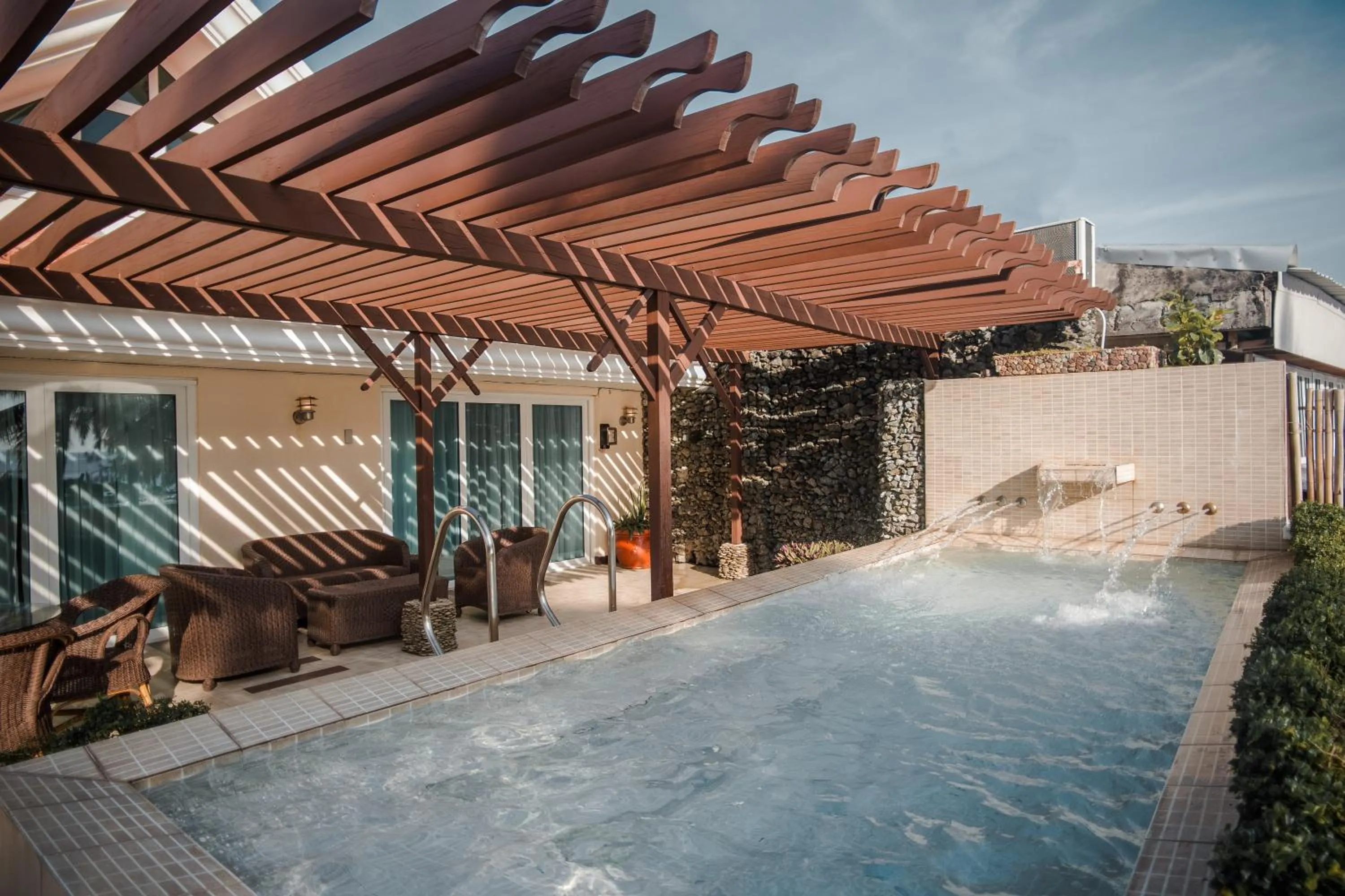 Swimming pool in Boracay Mandarin Island Hotel