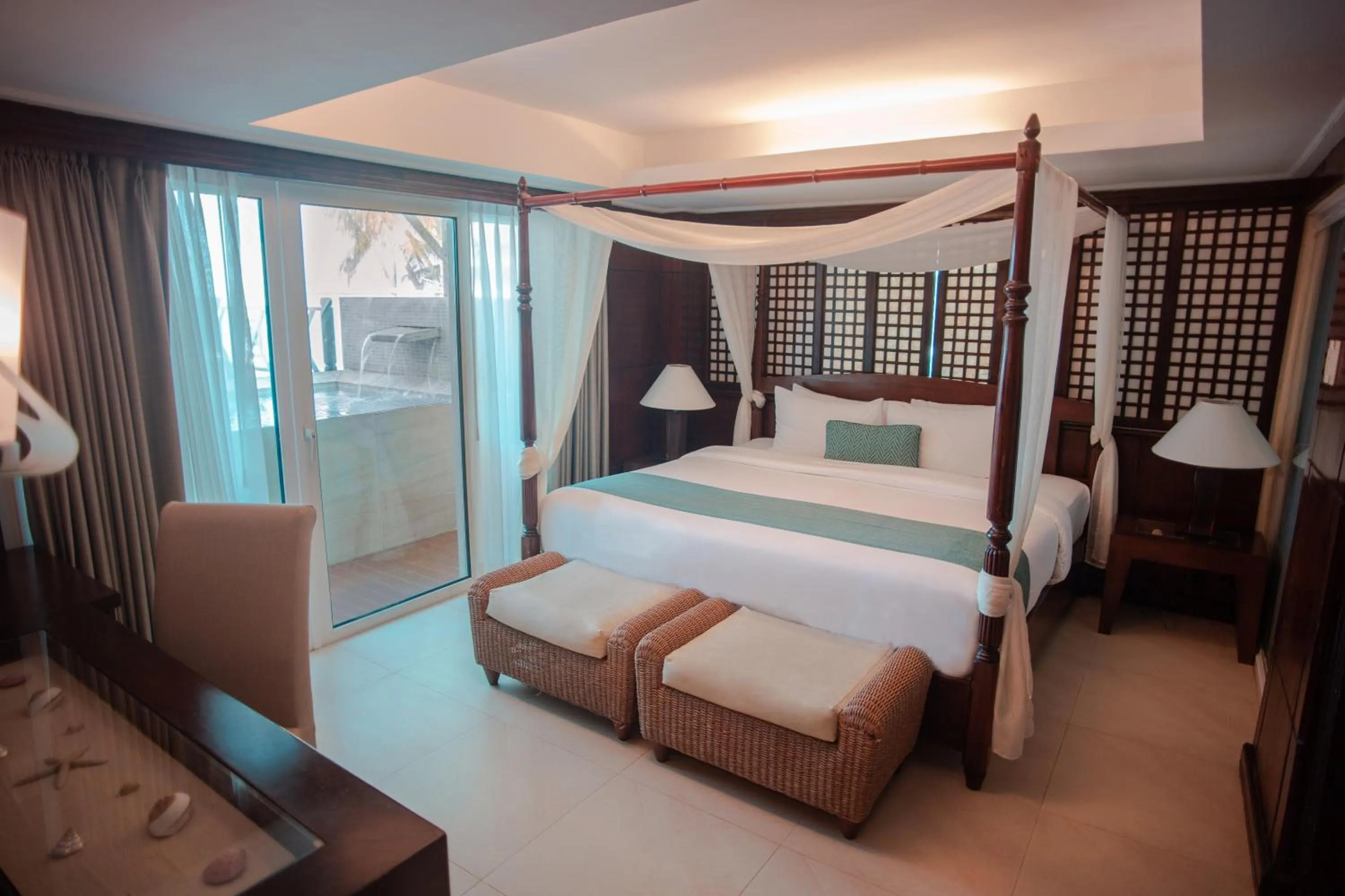Photo of the whole room, Bed in Boracay Mandarin Island Hotel