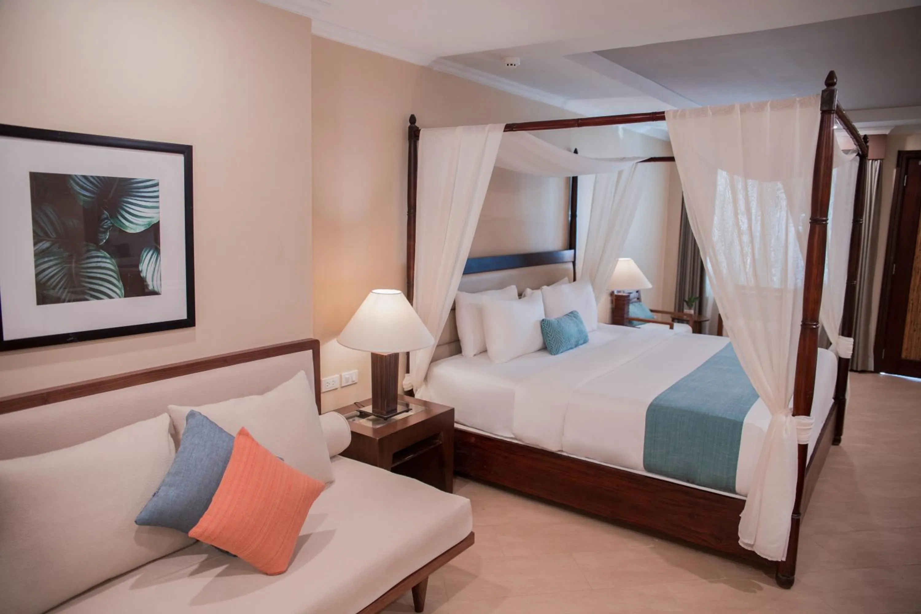 Photo of the whole room, Bed in Boracay Mandarin Island Hotel