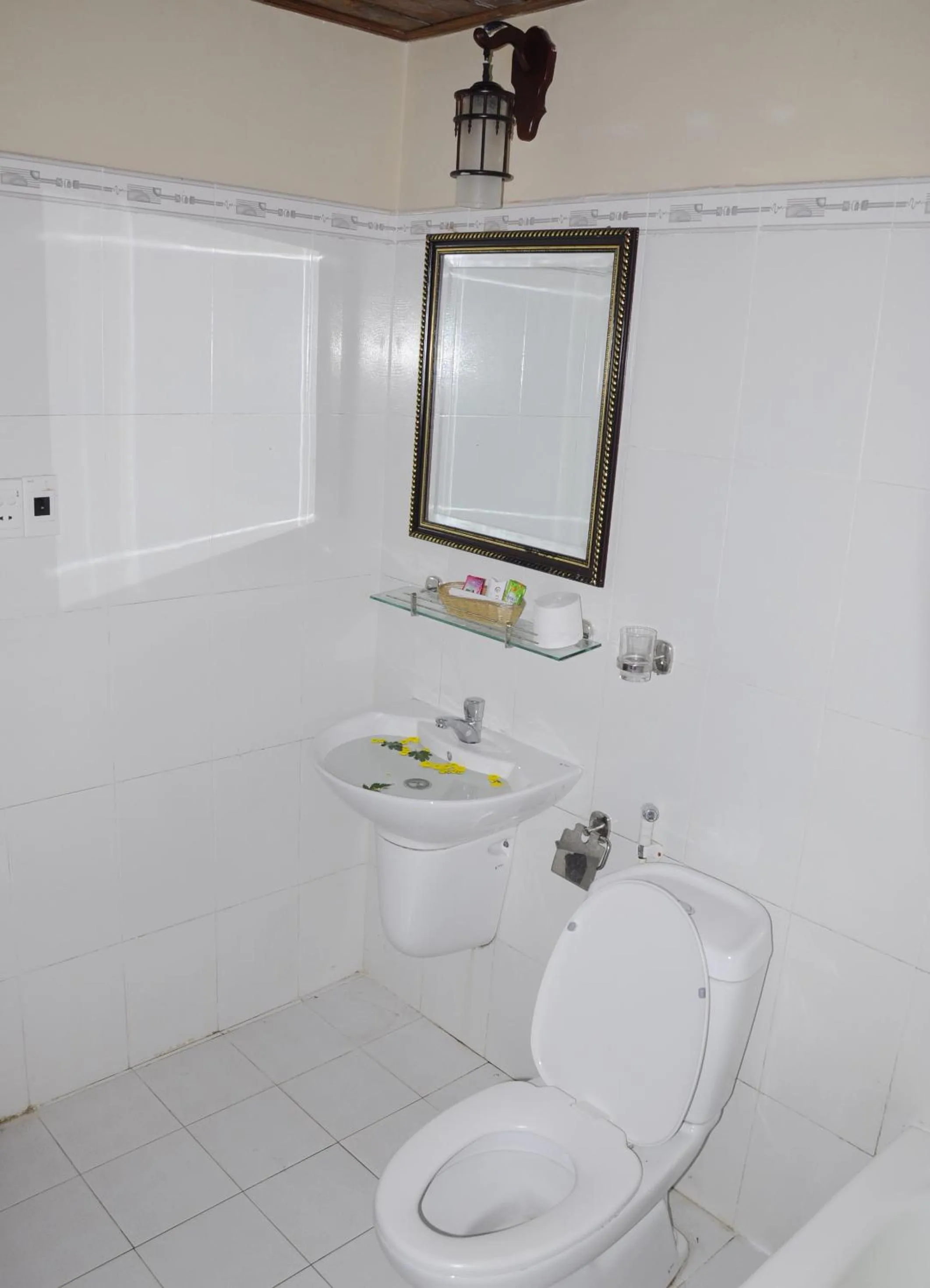 Shower in Champa Hue Hotel