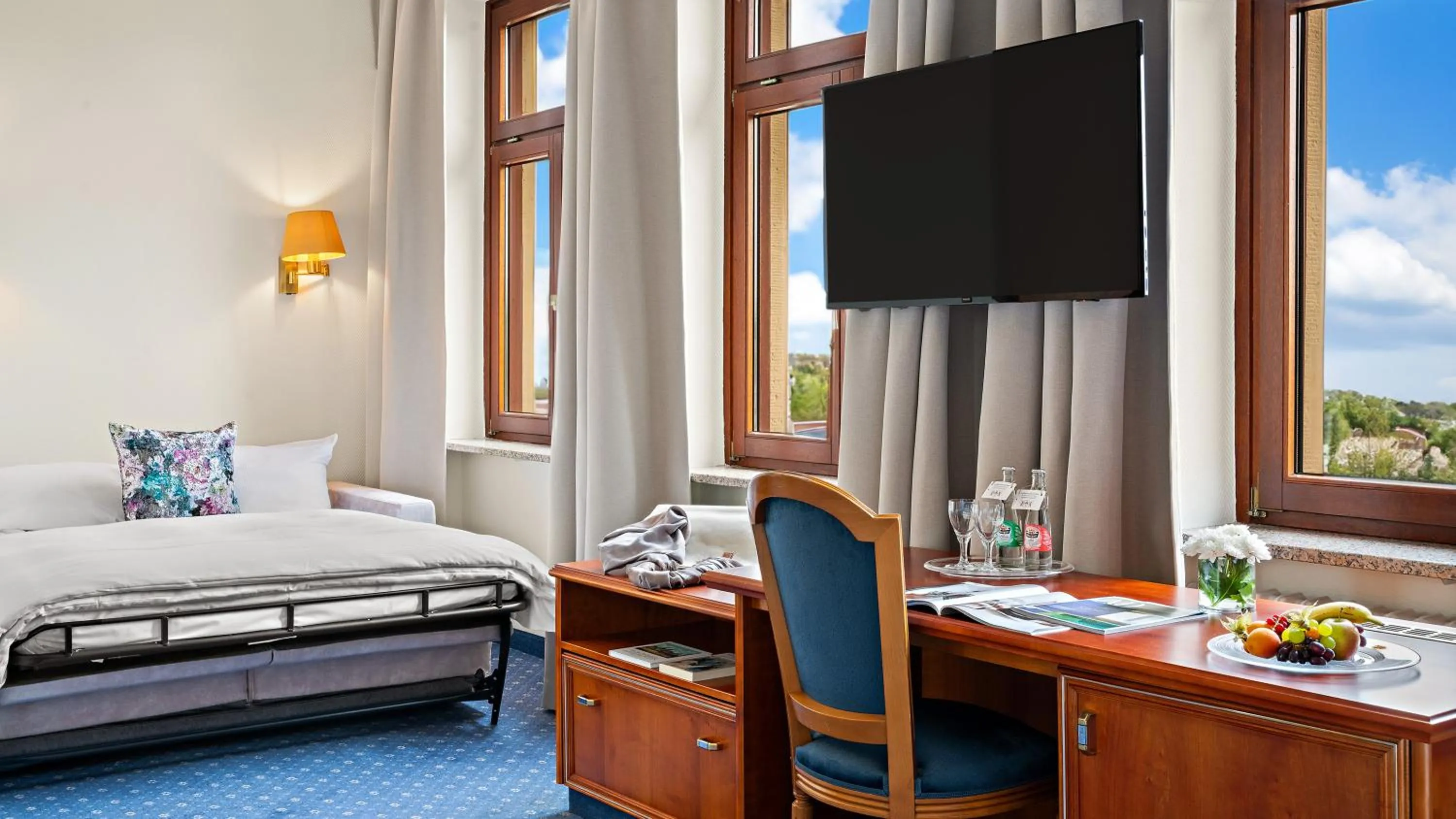 Photo of the whole room, Bed in Hotel Bayerischer Hof Dresden
