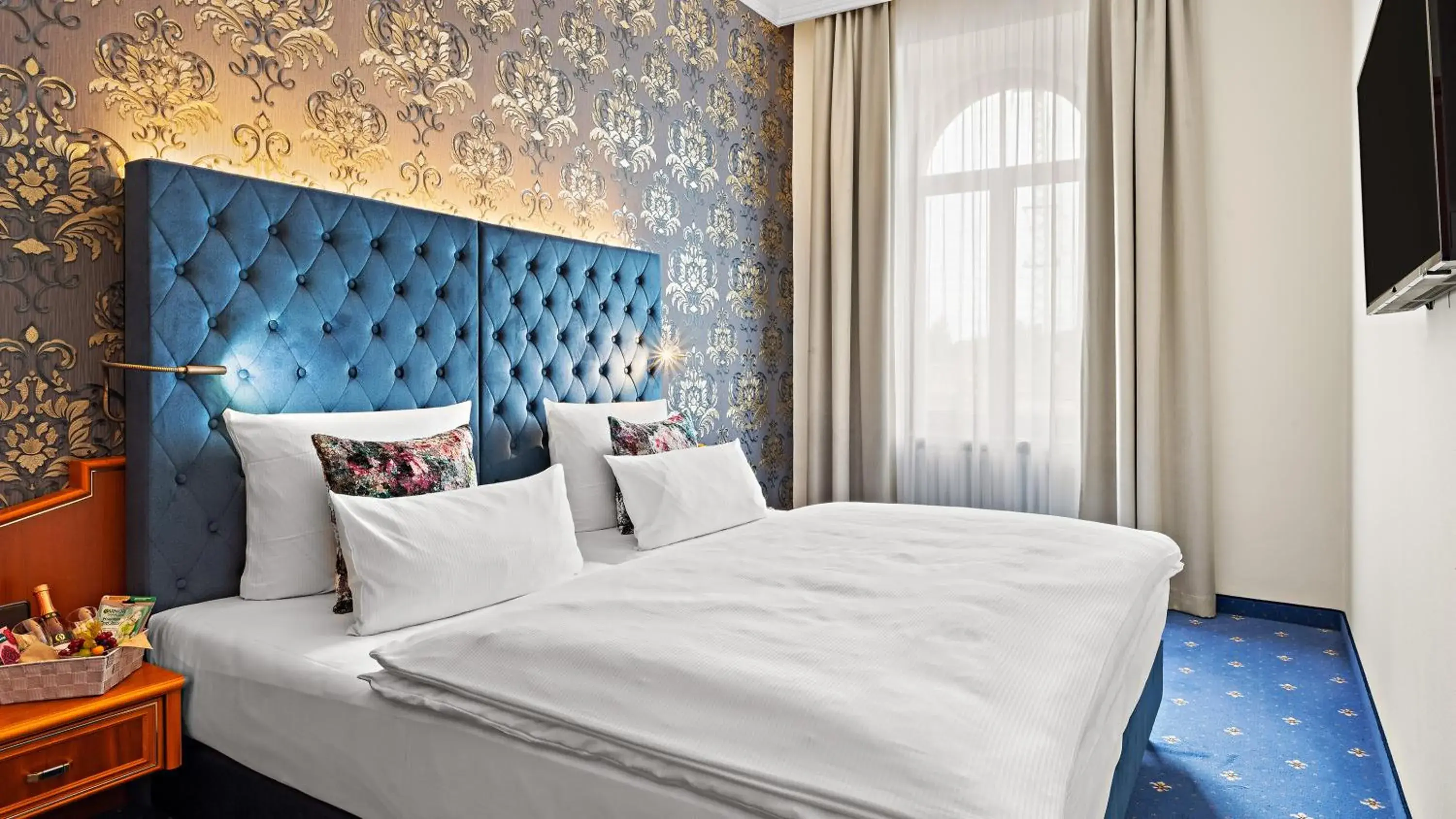 Suite Courtyard in Hotel Bayerischer Hof Dresden Suite Courtyard in Hotel Bayerischer Hof Dresden