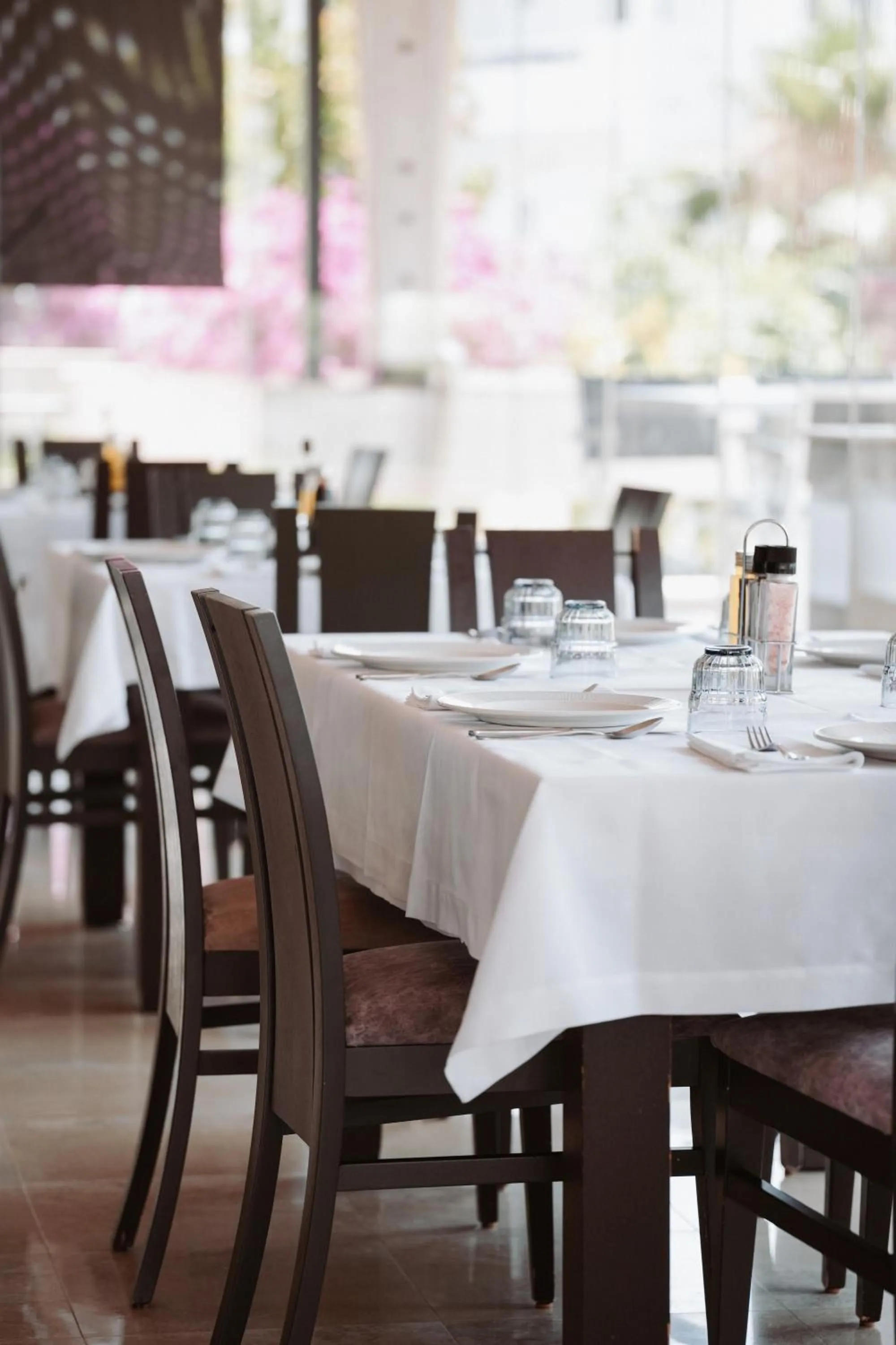 Restaurant/places to eat in Hotel Agimi