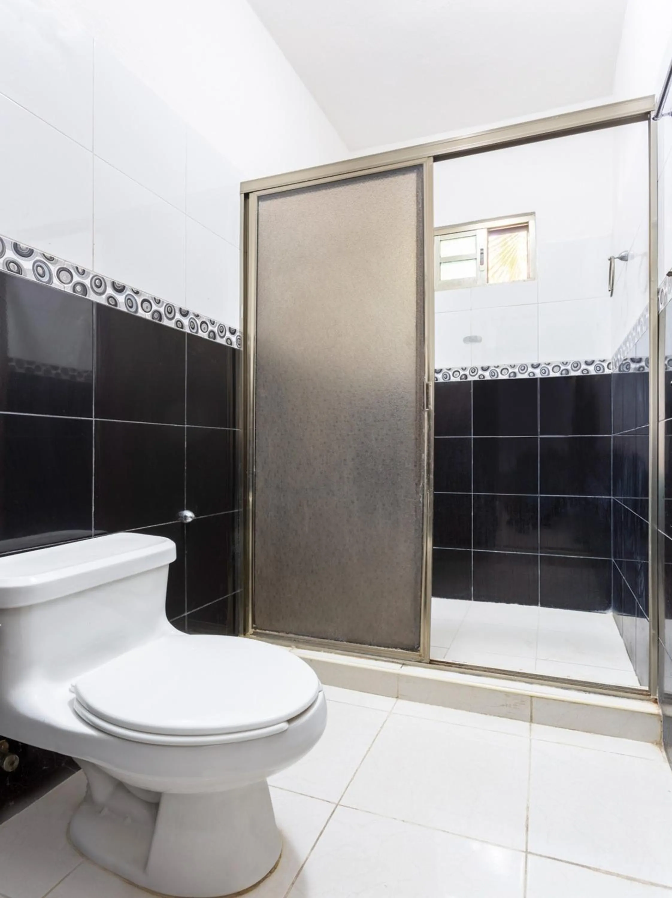 Bathroom in OYO Hotel Rio Chetumal