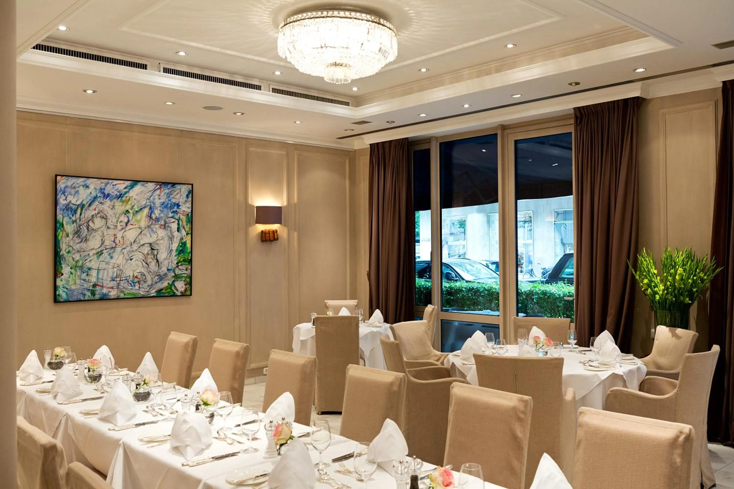 Restaurant/places to eat in Hotel München Palace