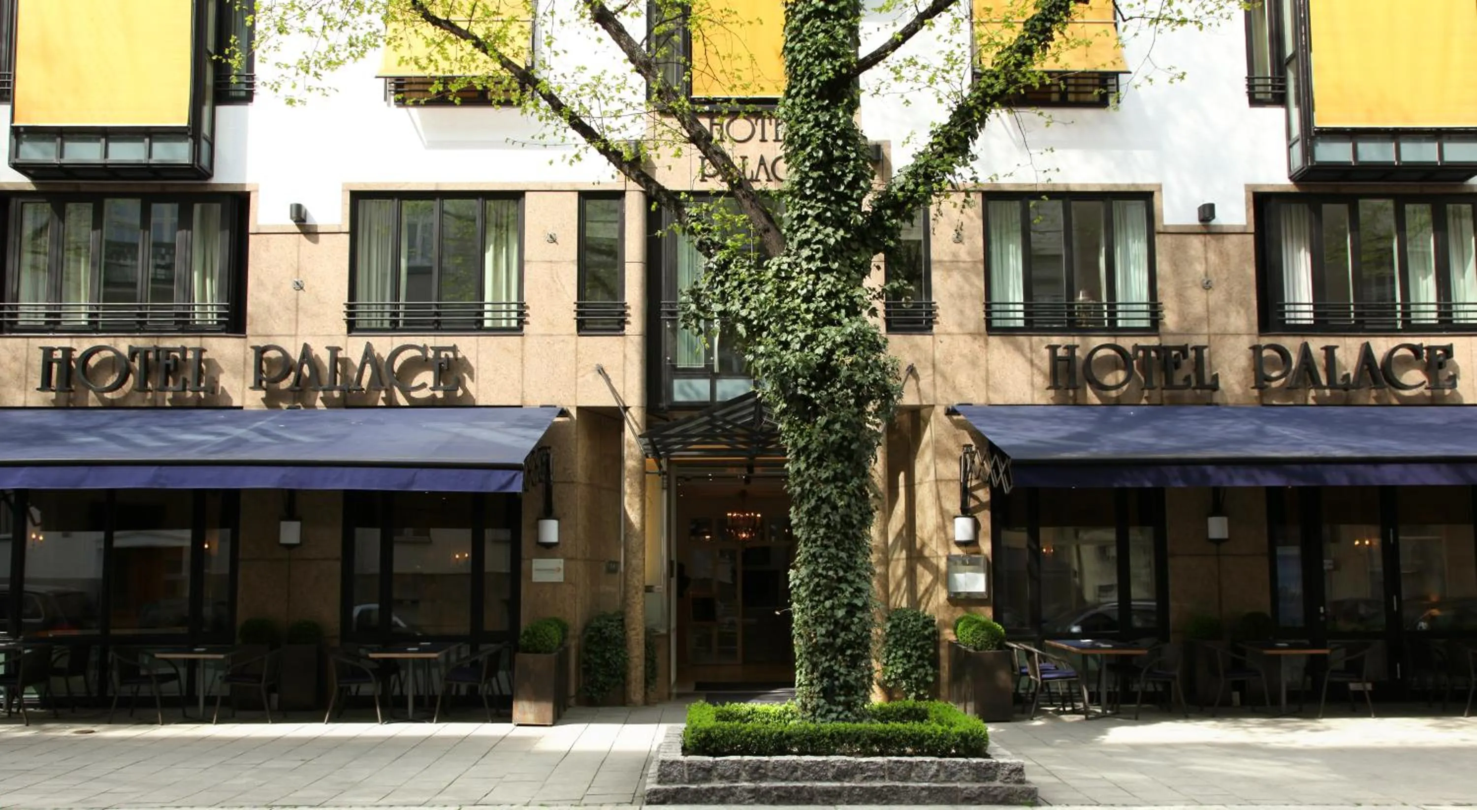 Facade/entrance in Hotel München Palace