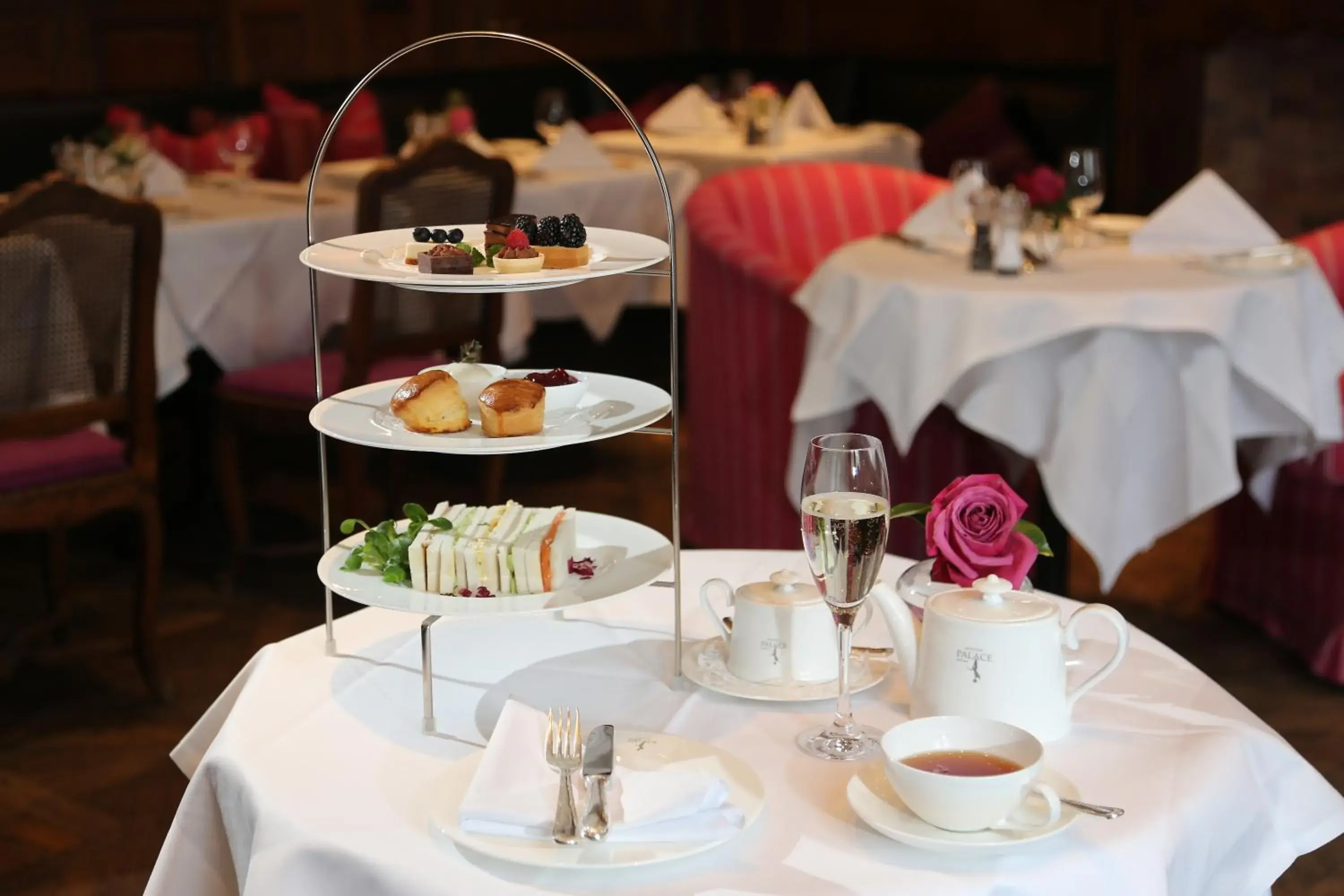 Lounge or bar in Hotel München Palace Lounge or bar in Hotel München Palace