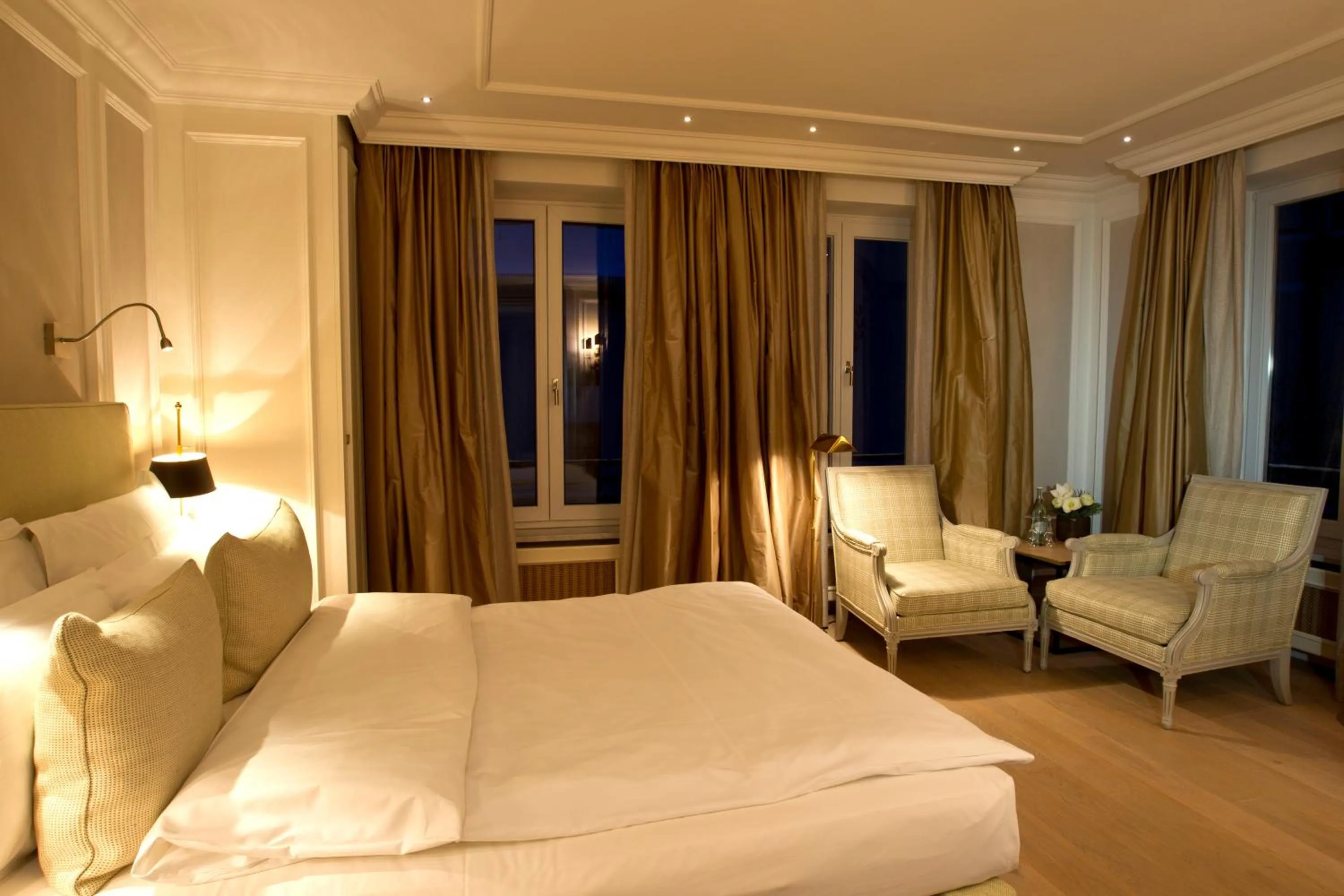 Photo of the whole room, Bed in Hotel München Palace