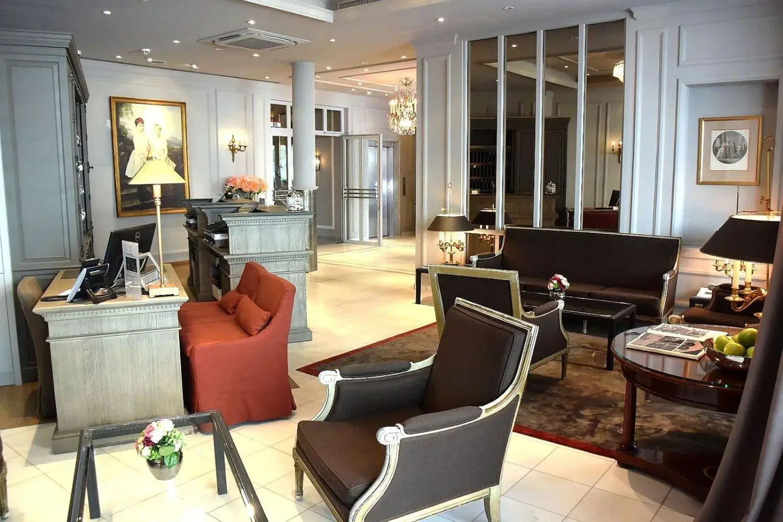 Lobby or reception in Hotel München Palace Lobby or reception in Hotel München Palace