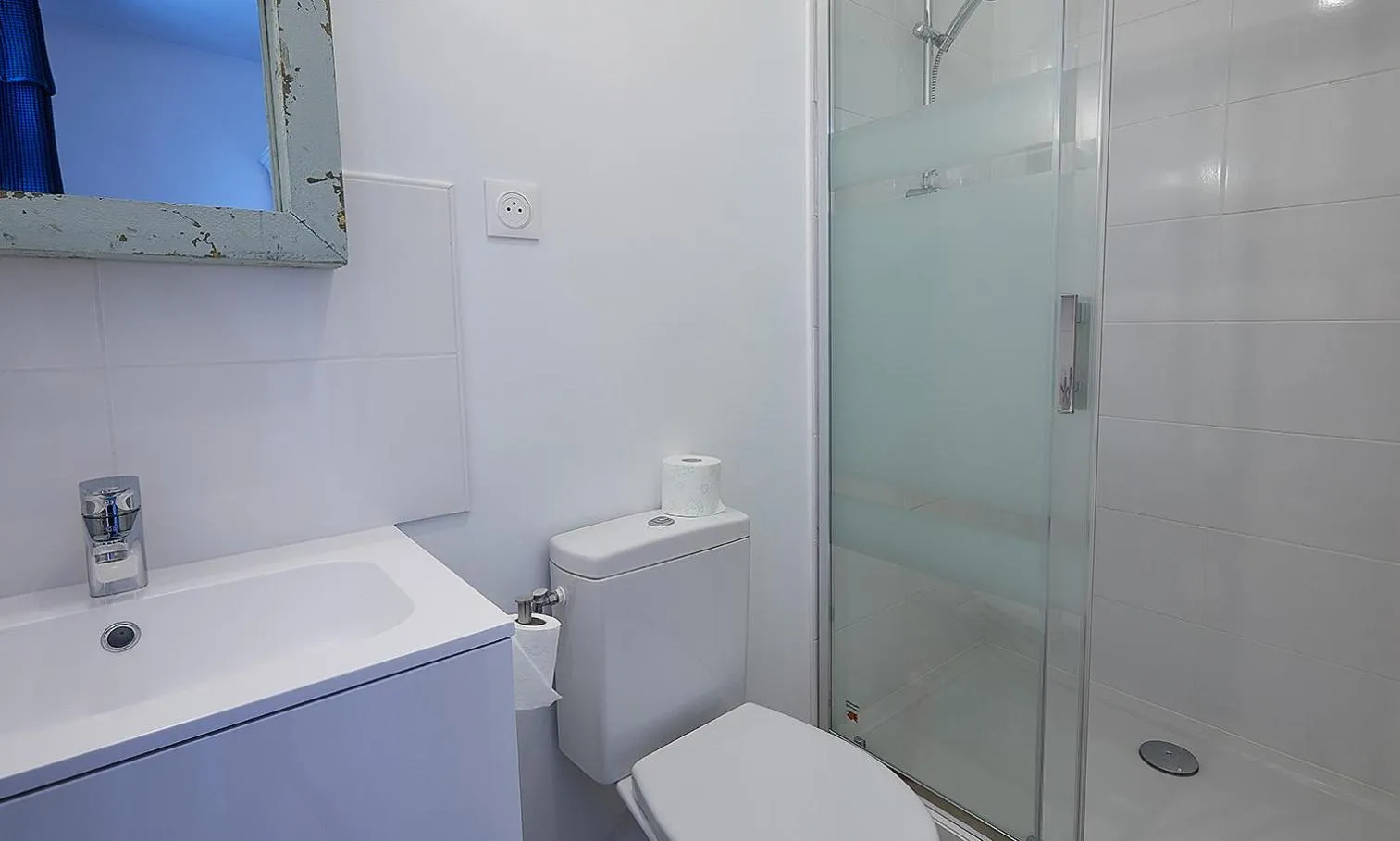 Shower in Appart'Hôtel de Paris