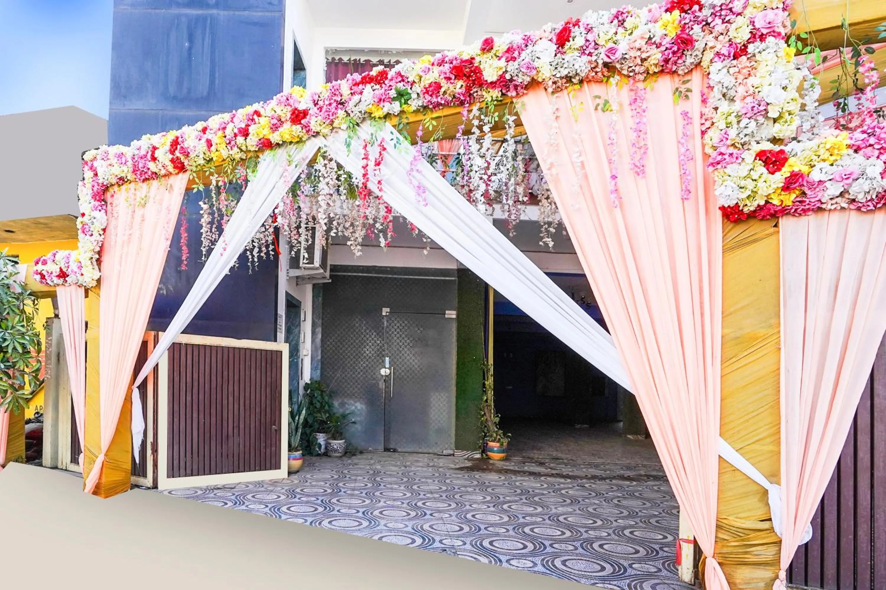 Facade/entrance in Hotel O Kedarpuram Near Doon University