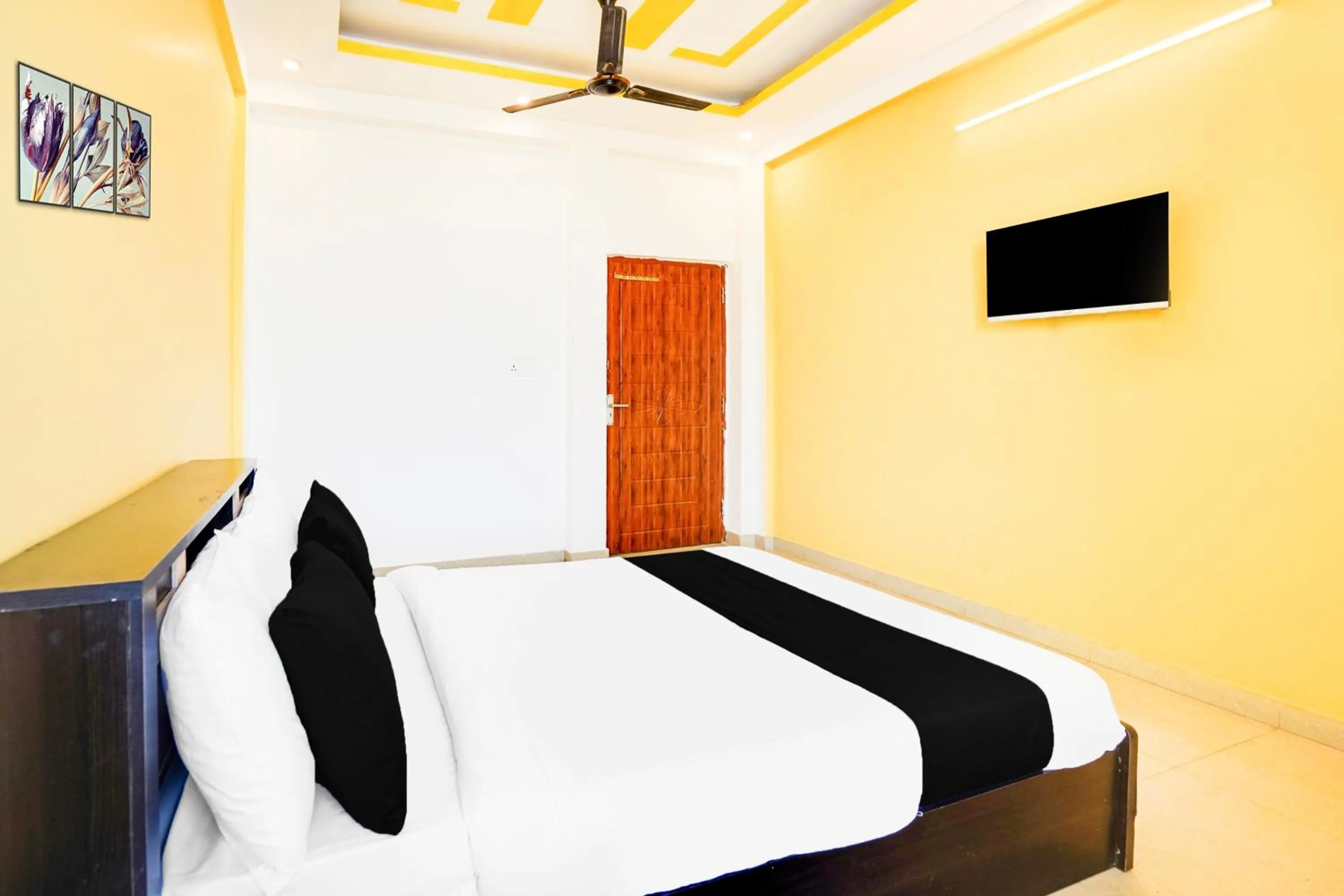 Bedroom in Hotel O Kedarpuram Near Doon University