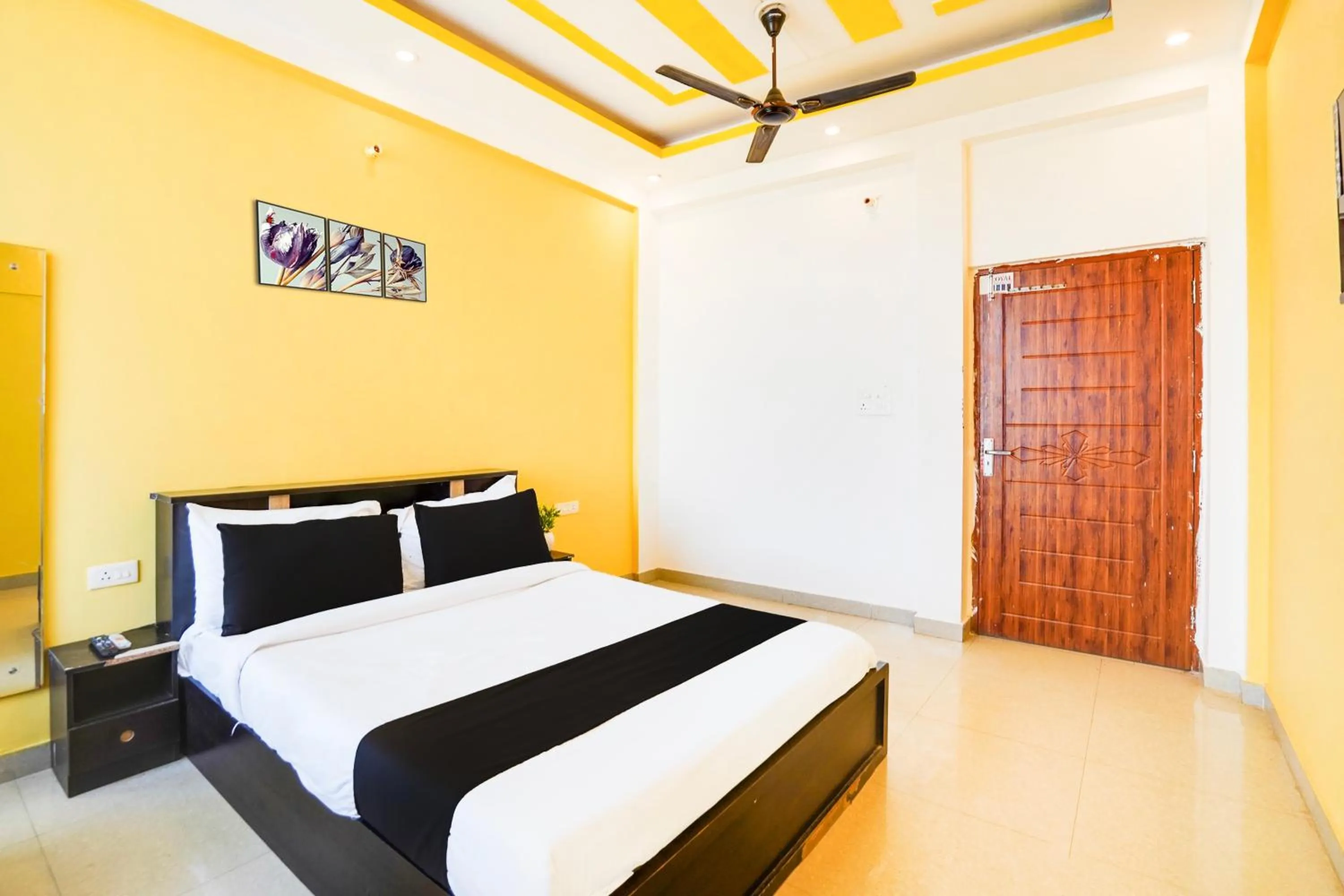 Bedroom in Hotel O Kedarpuram Near Doon University