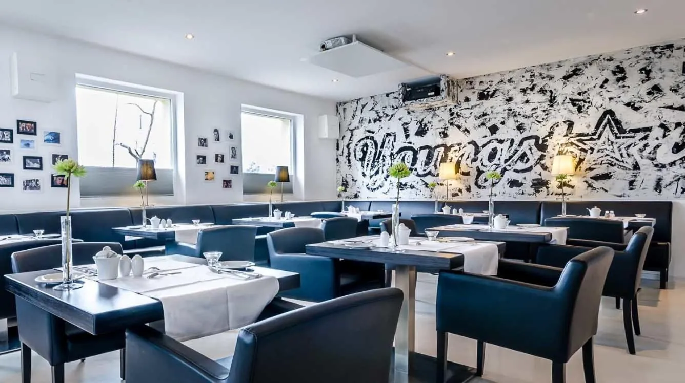 Restaurant/places to eat in Designhotel Youngstar