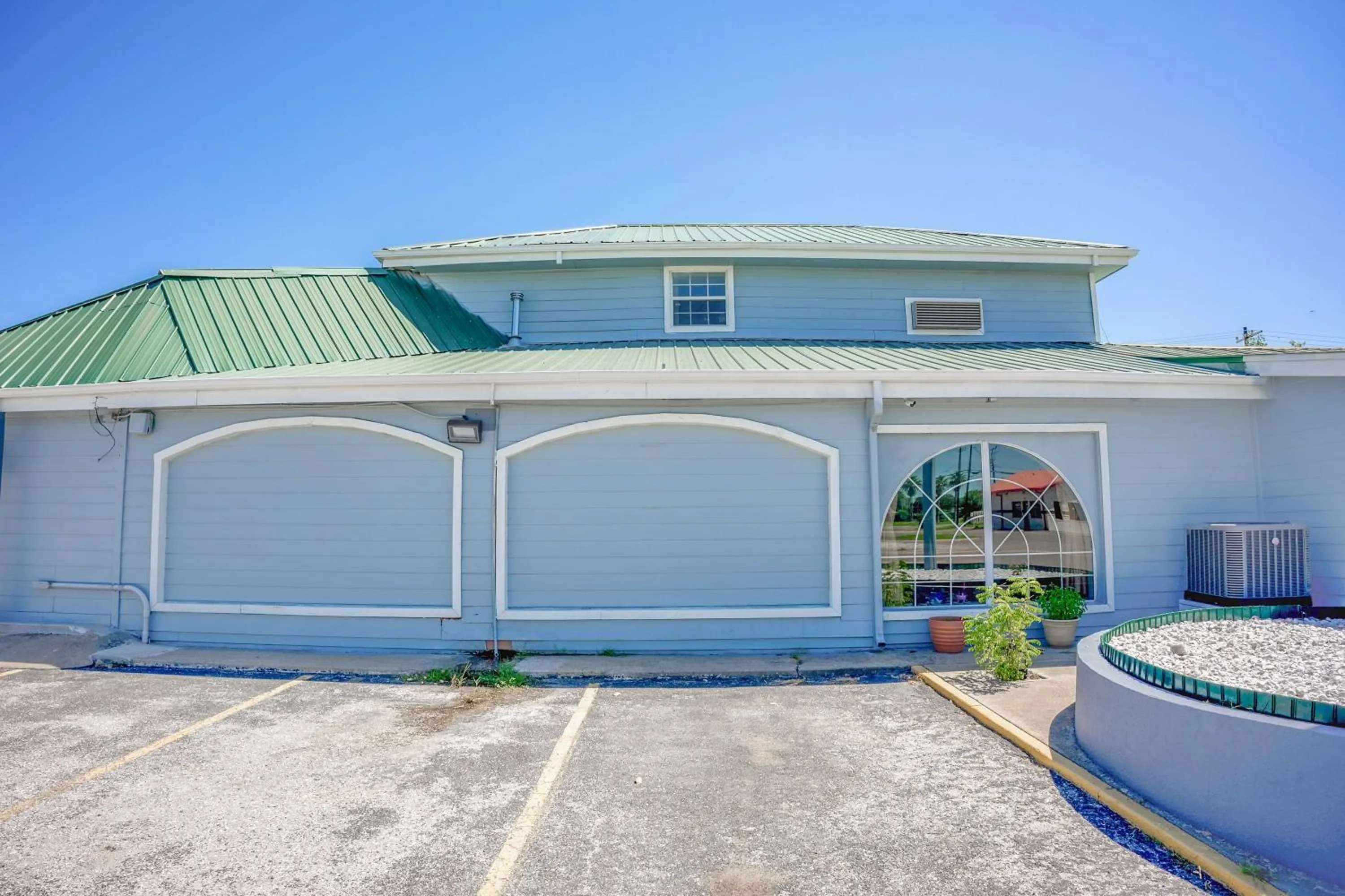 Facade/entrance in Pelican Inn by Belvilla Aransas Pass, TX