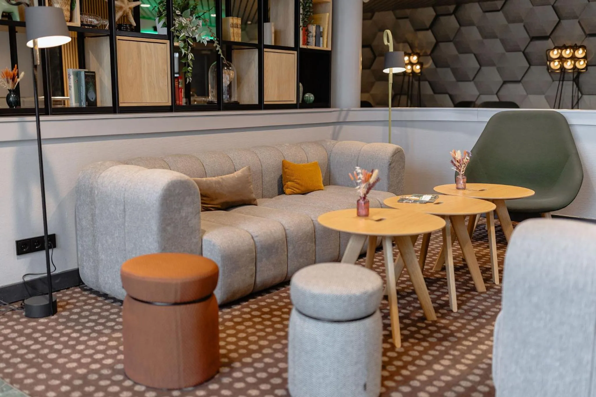 Lounge or bar in Holiday Inn Lübeck by IHG