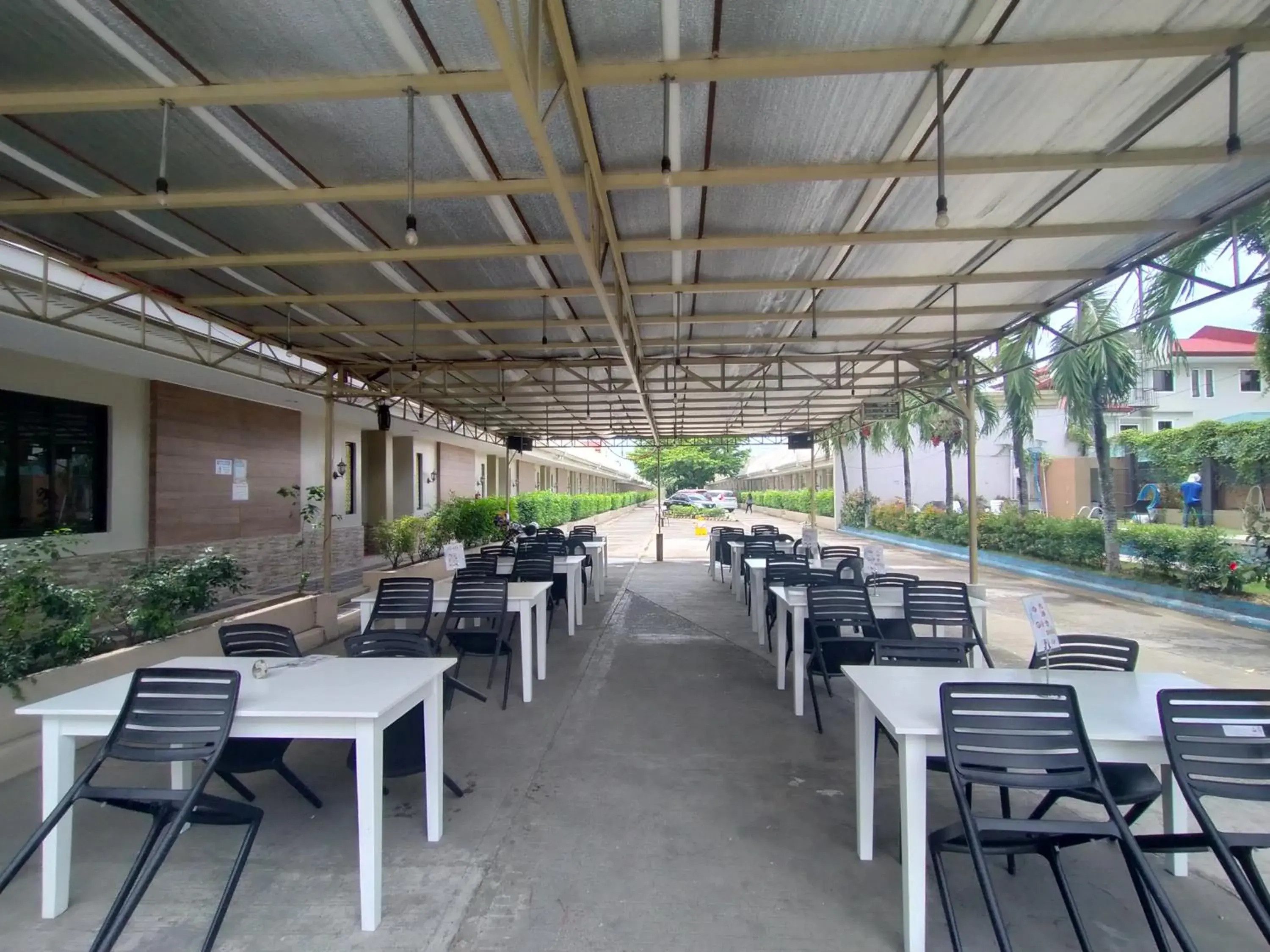 Restaurant/places to eat in S and M Hotel Inc. Restaurant/places to eat in S and M Hotel Inc.