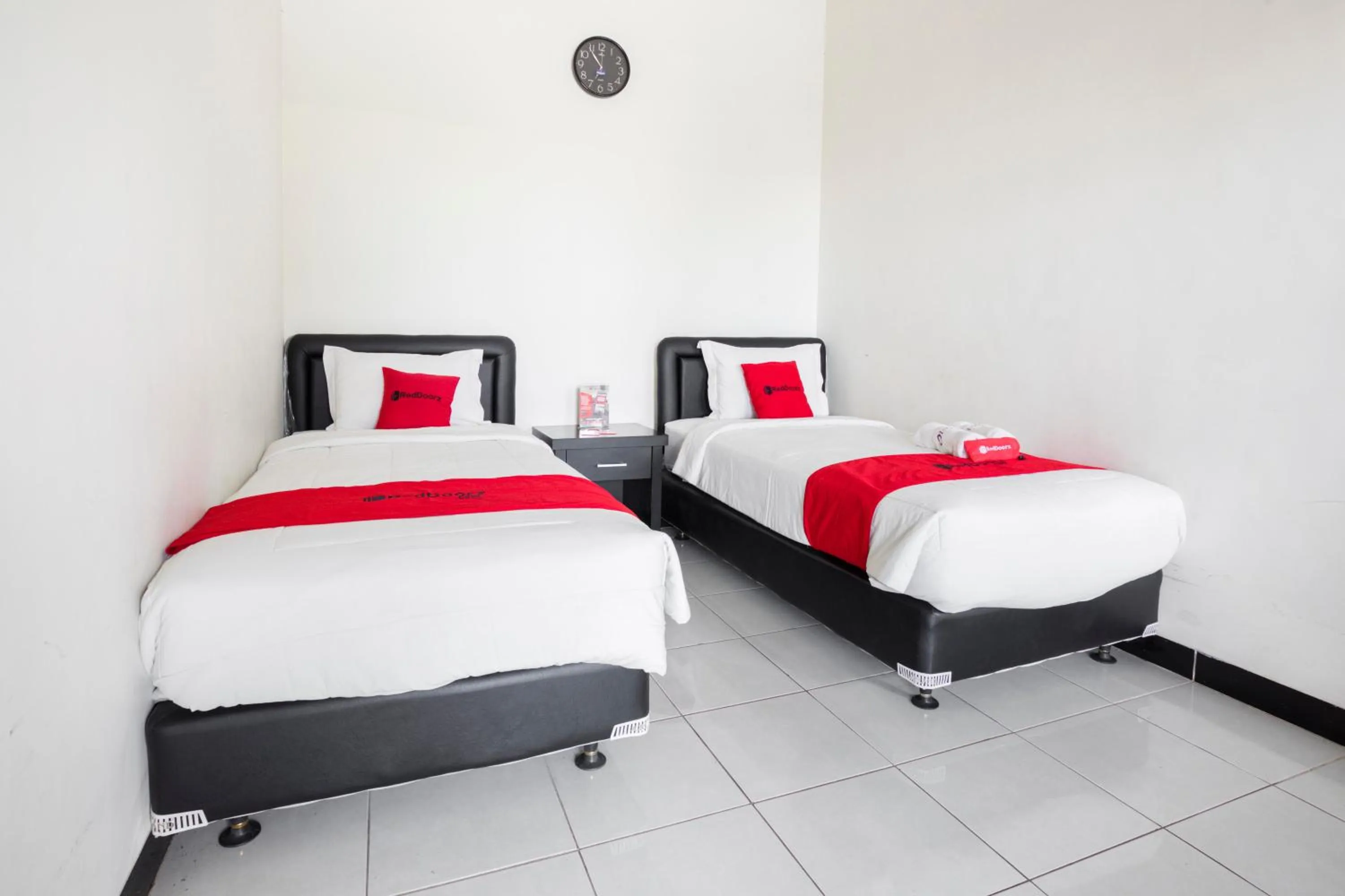 Bedroom, Bed in RedDoorz Plus @ Purwodadi