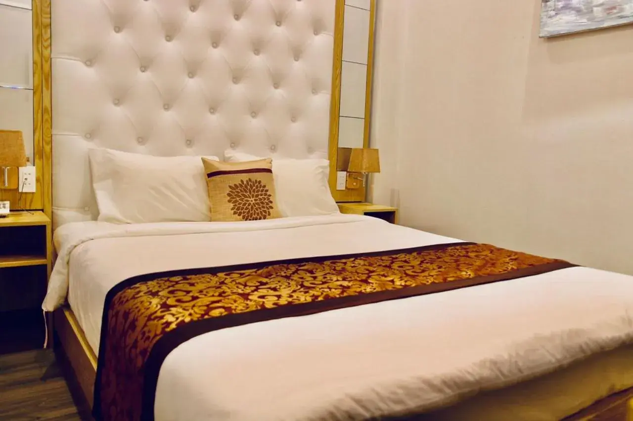 Bed in EMERALD OCEAN HOTEL Bed in EMERALD OCEAN HOTEL