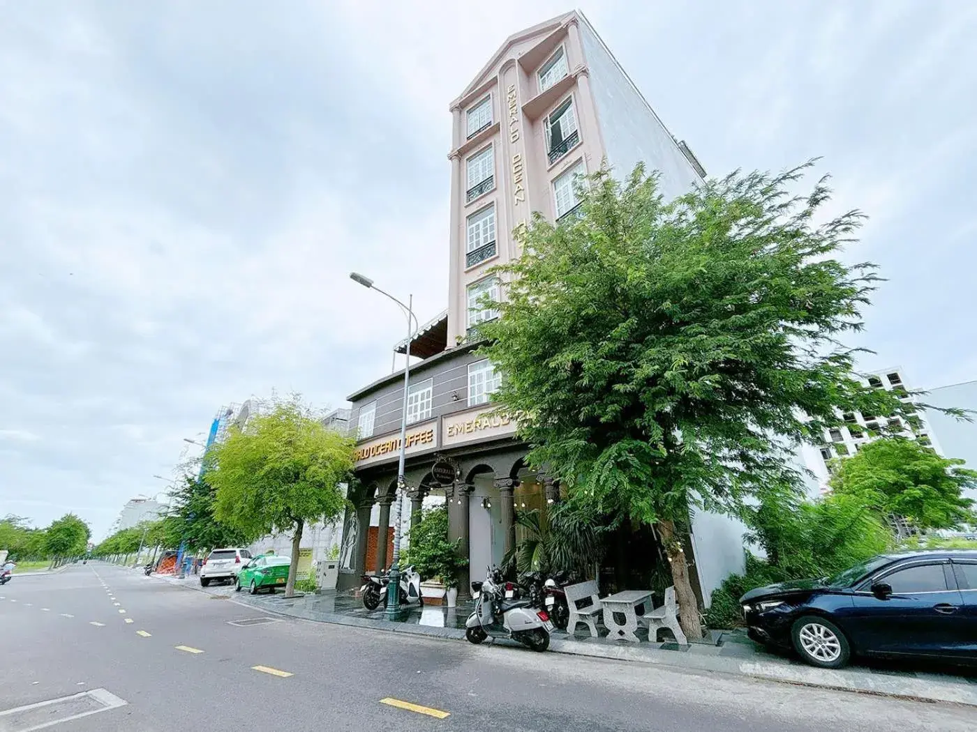 Property building in EMERALD OCEAN HOTEL Property building in EMERALD OCEAN HOTEL