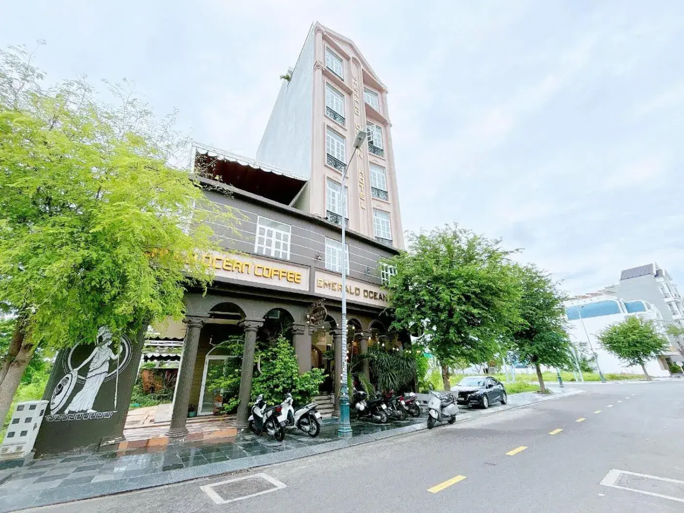 Property building in EMERALD OCEAN HOTEL Property building in EMERALD OCEAN HOTEL