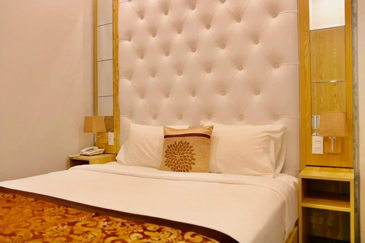 Bed in EMERALD OCEAN HOTEL Bed in EMERALD OCEAN HOTEL