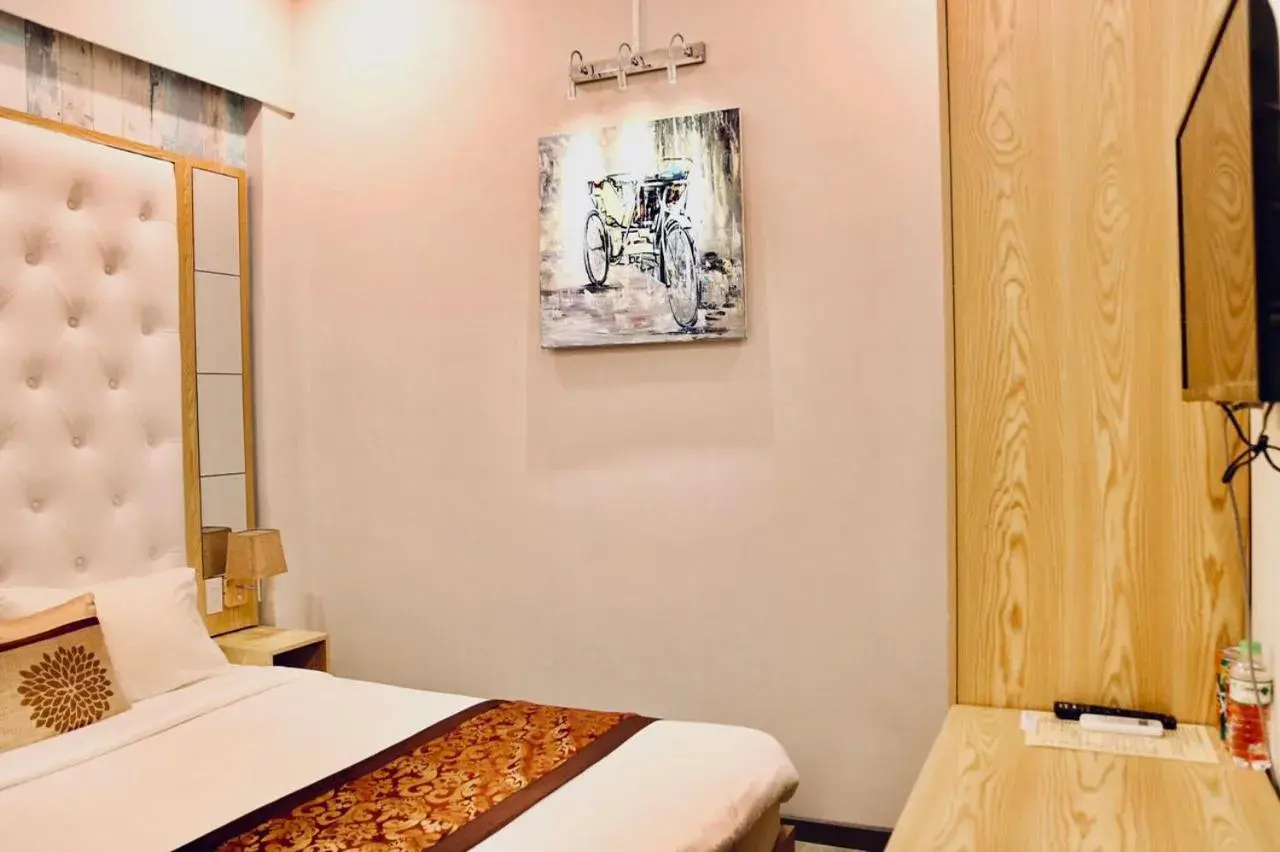 Bed in EMERALD OCEAN HOTEL Bed in EMERALD OCEAN HOTEL