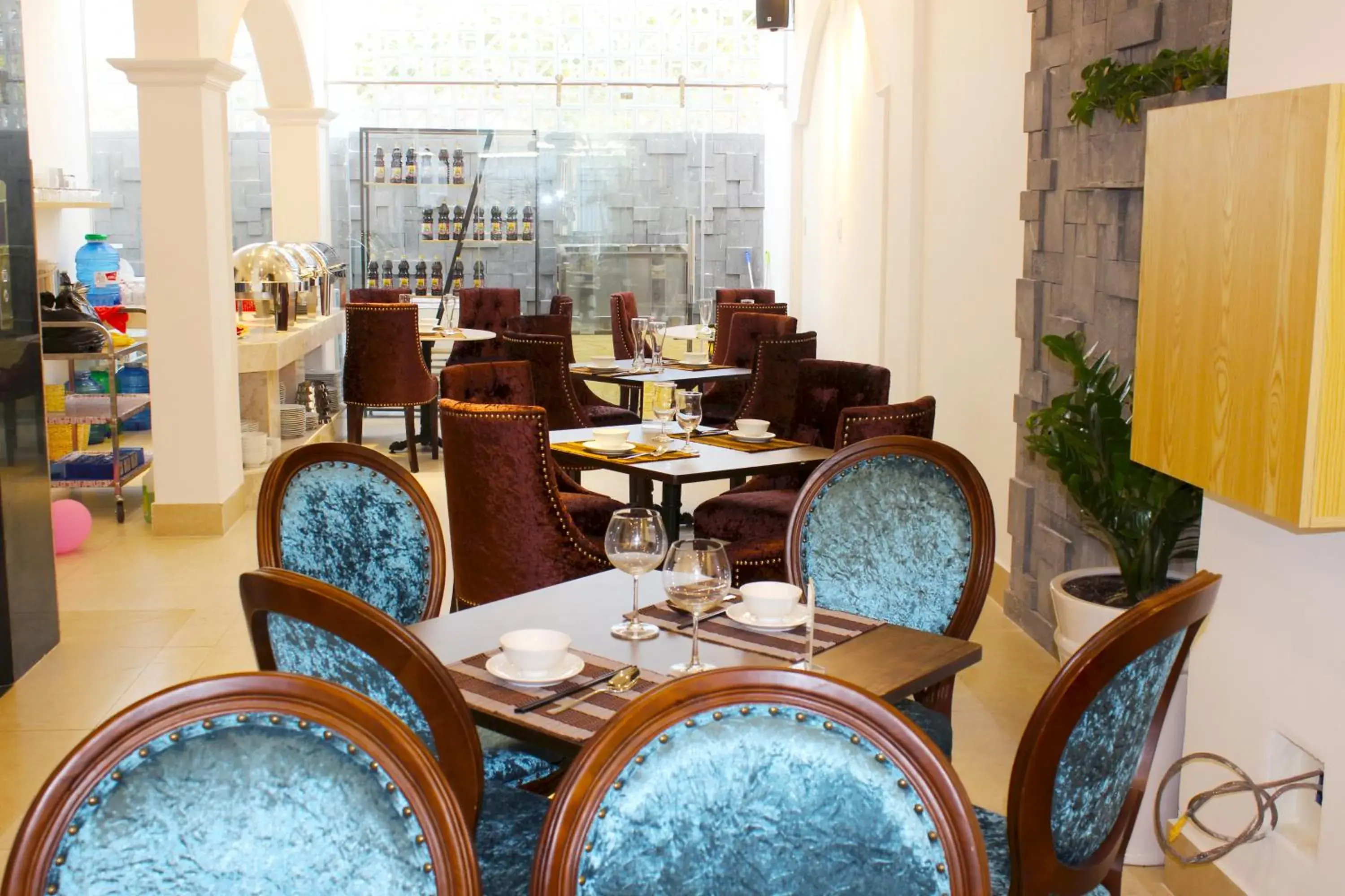 Restaurant/places to eat in EMERALD OCEAN HOTEL Restaurant/places to eat in EMERALD OCEAN HOTEL